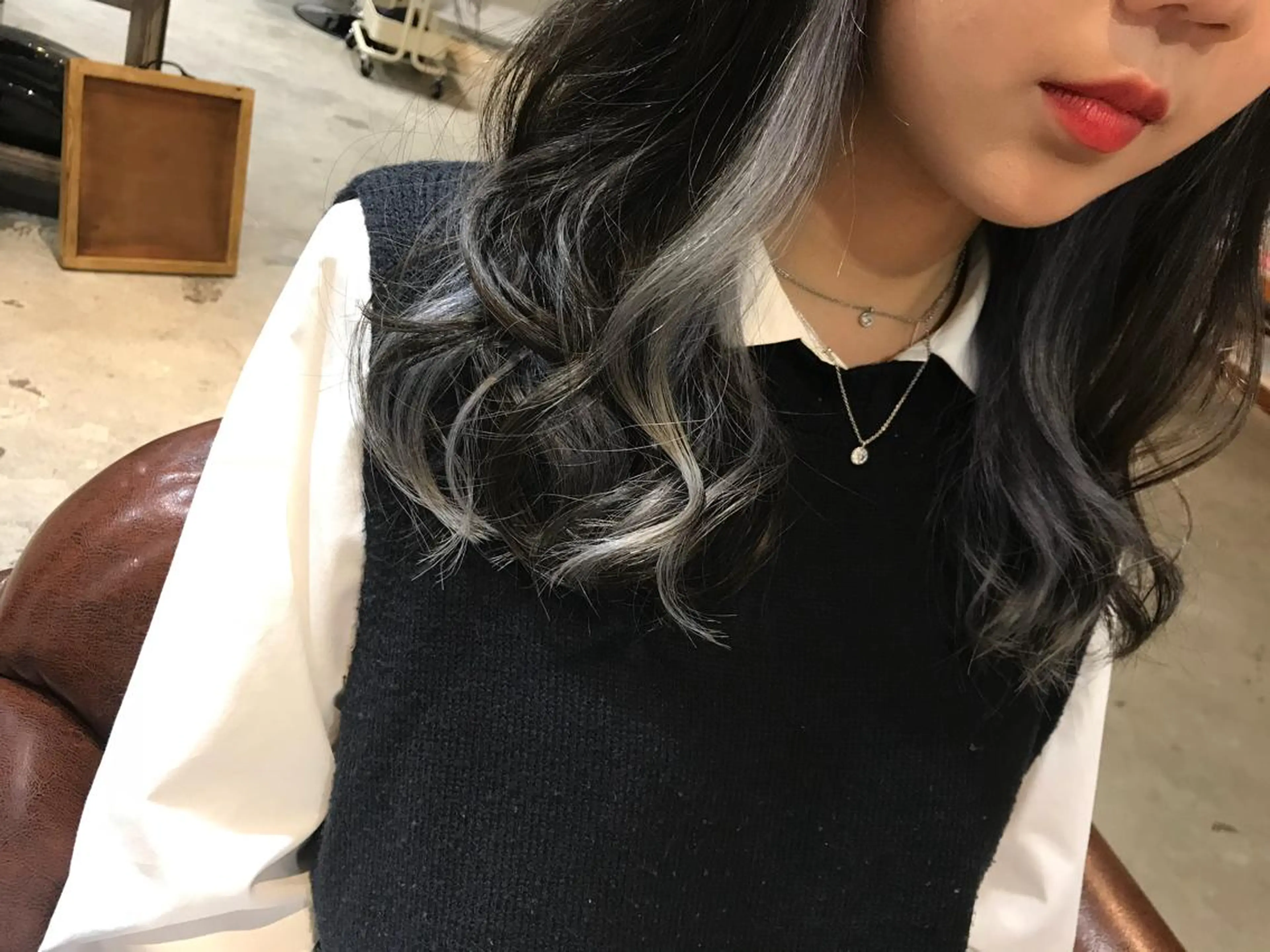 セミロング カラー パーマ ヘアアレンジ メンズ キッズ メンズインナーカラー ブルーカラー インナーカラー シルバー Forest. -髪質改善-のヘアスタイル