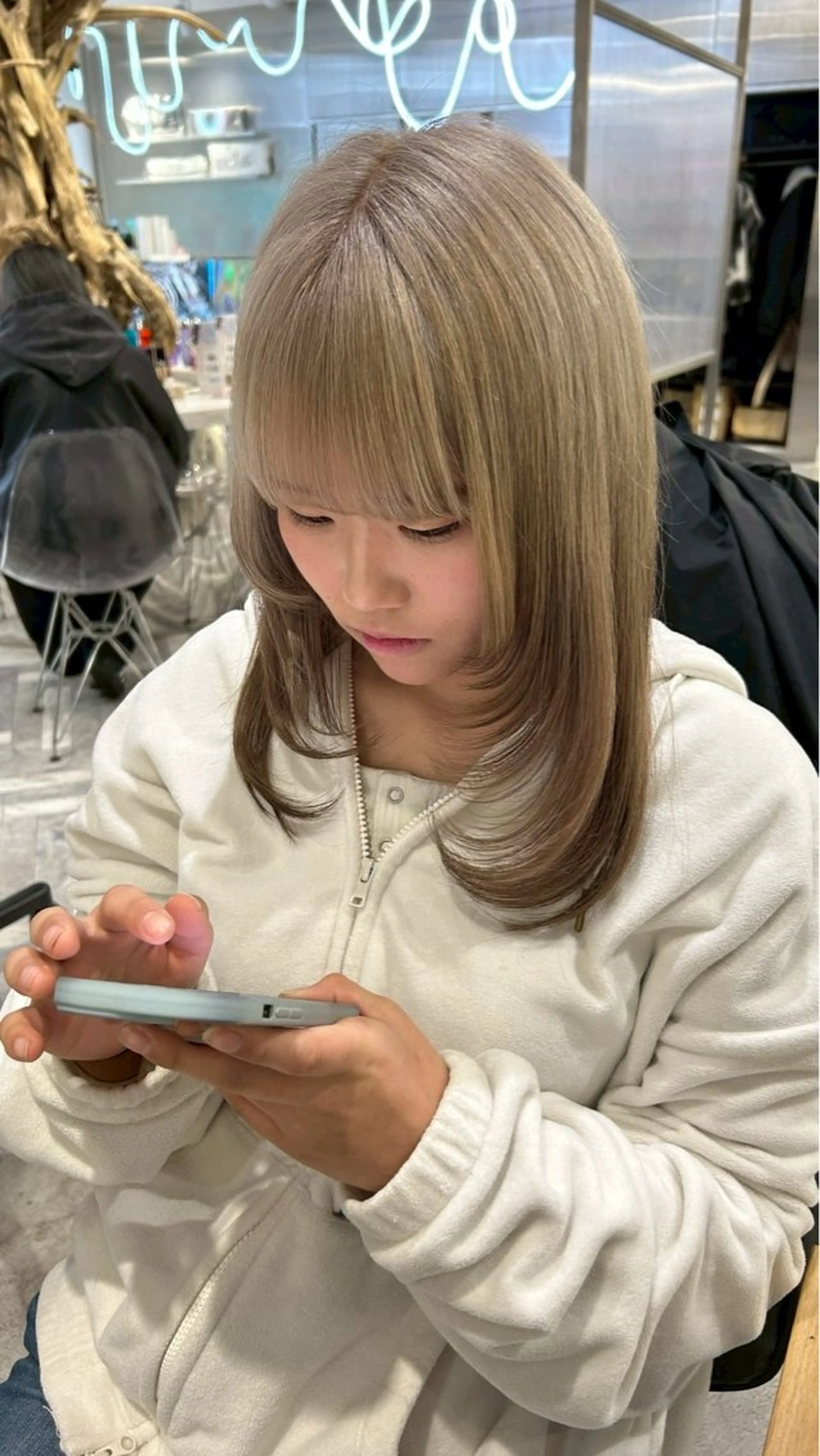 ミディアム カラー カット ヘアカラー himari💜 ハイトーンカラーのヘアスタイル