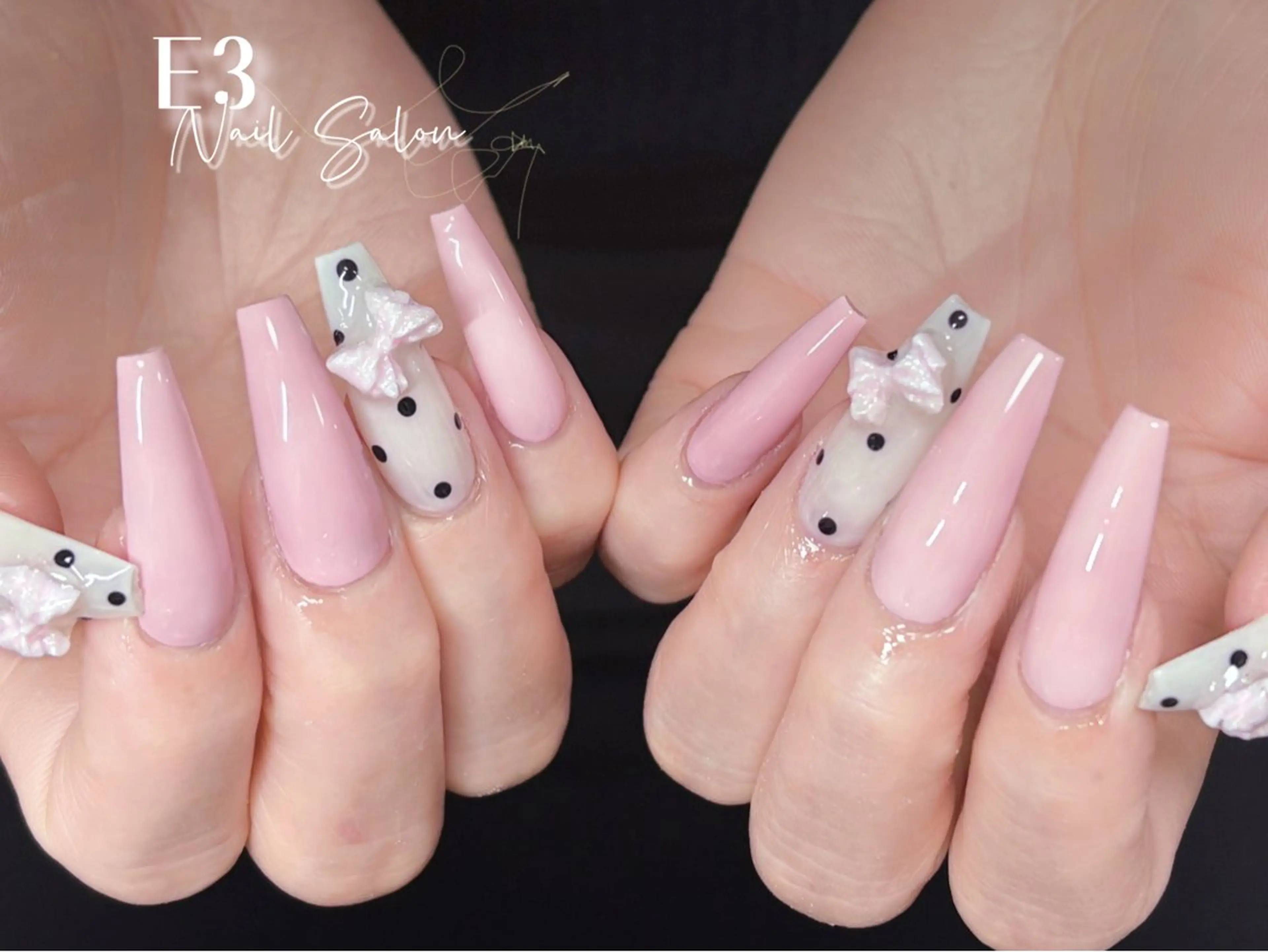 ネイル フレンチネイル ジェルネイル ガラスフレンチ グラデーション キラキラネイル ハンドネイル E3 Nail Salonのネイルデザイン