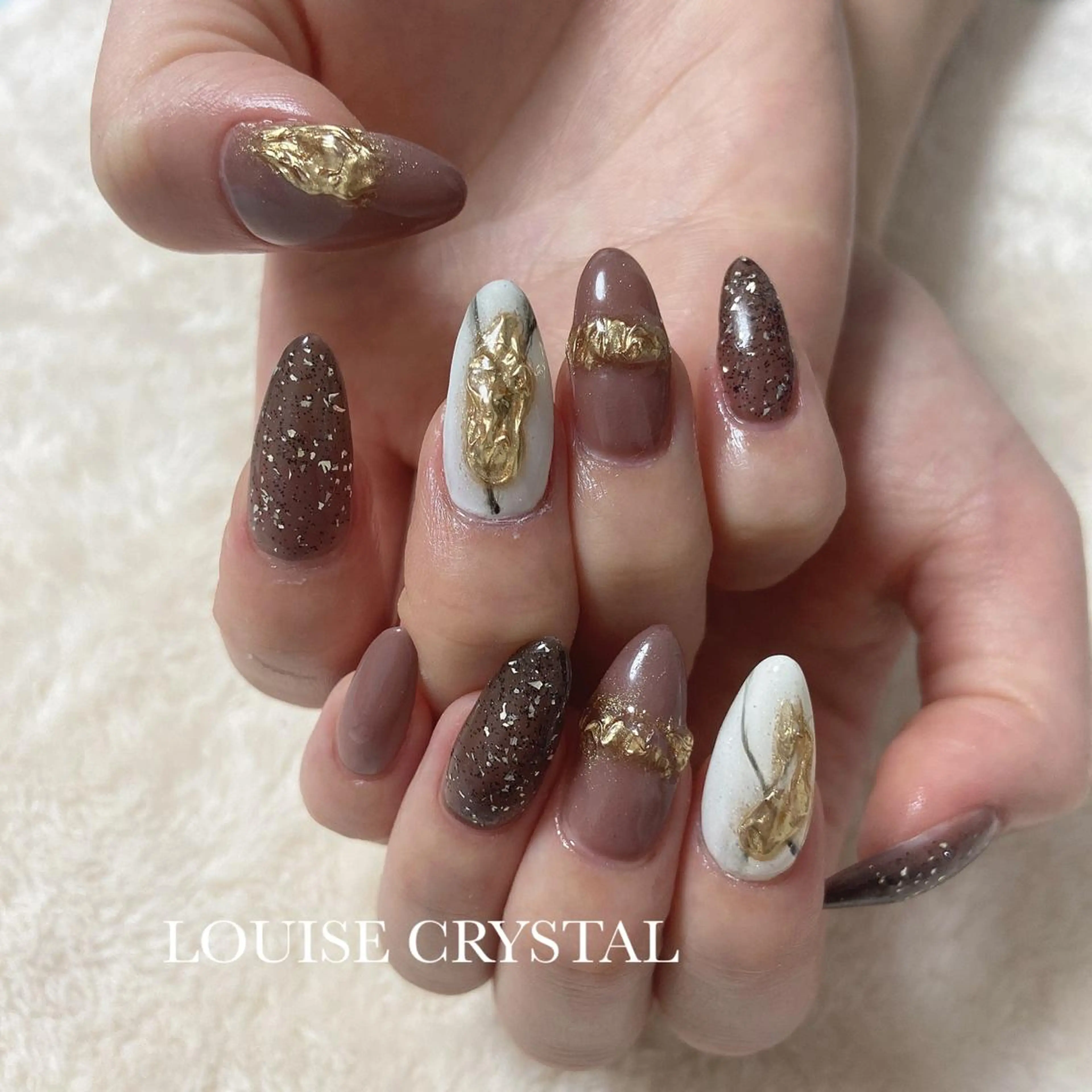 ネイル ニュアンスネイル ハンドネイル LOUISE CRYSTALのネイルデザイン