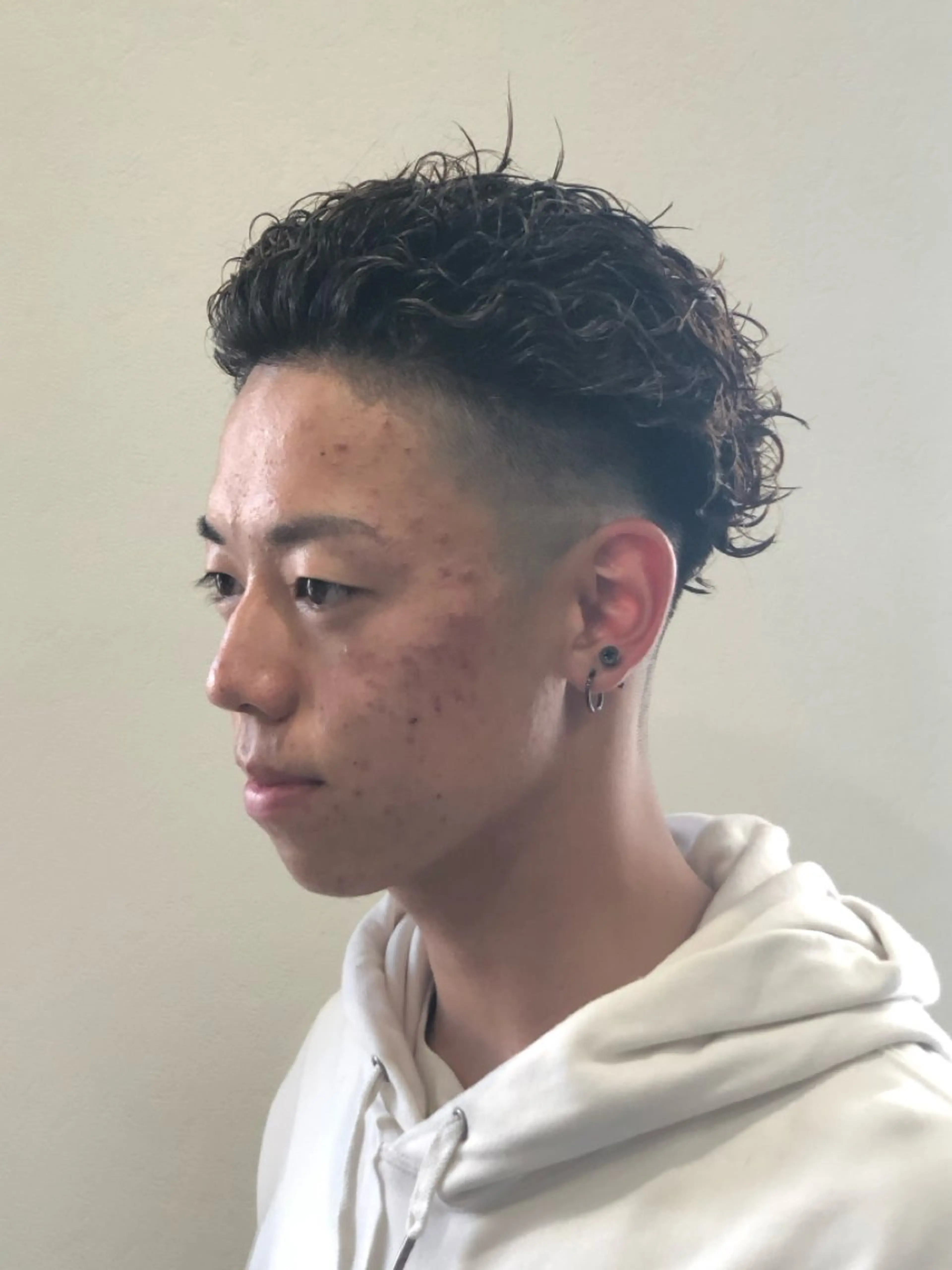 ショート パーマ メンズ フェードカット メンズパーマ 刈り上げ 早川 太貴のヘアスタイル