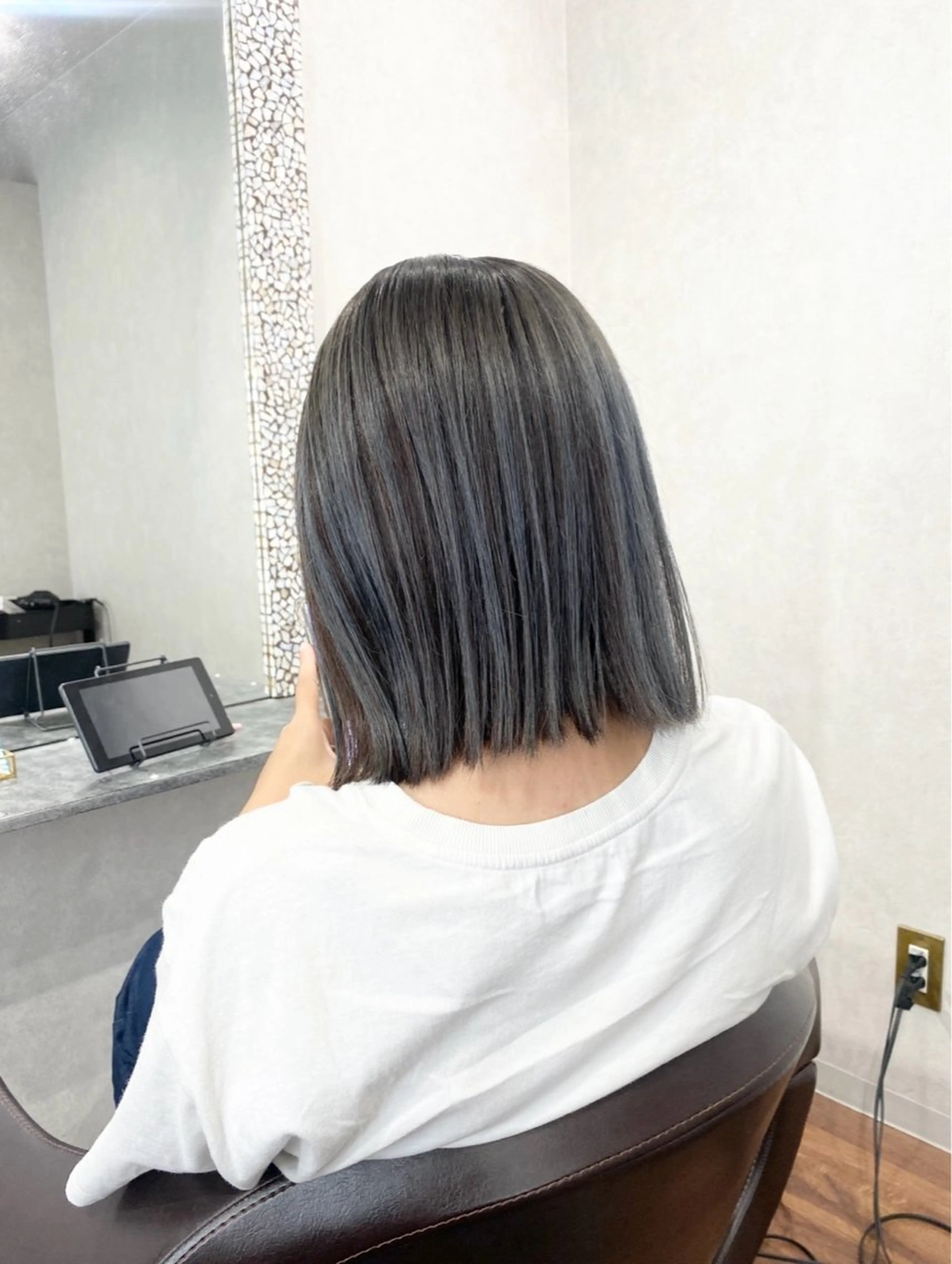 セミロング カラー デザインカラー カット ヘアカラー ＳＨＩ ＺＵのヘアスタイル