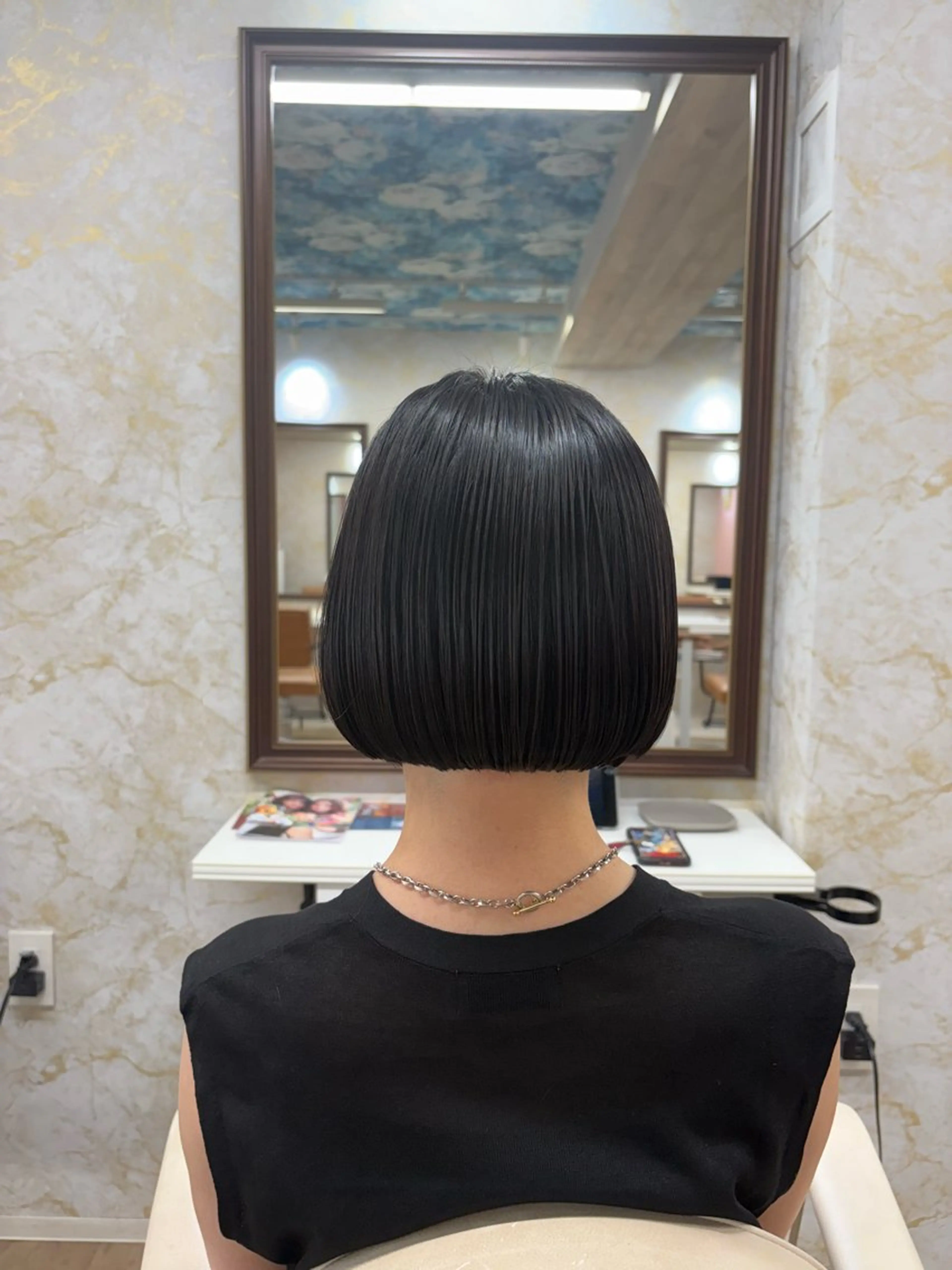 ショート ボブ 小顔カット カット 津村 慶のヘアスタイル