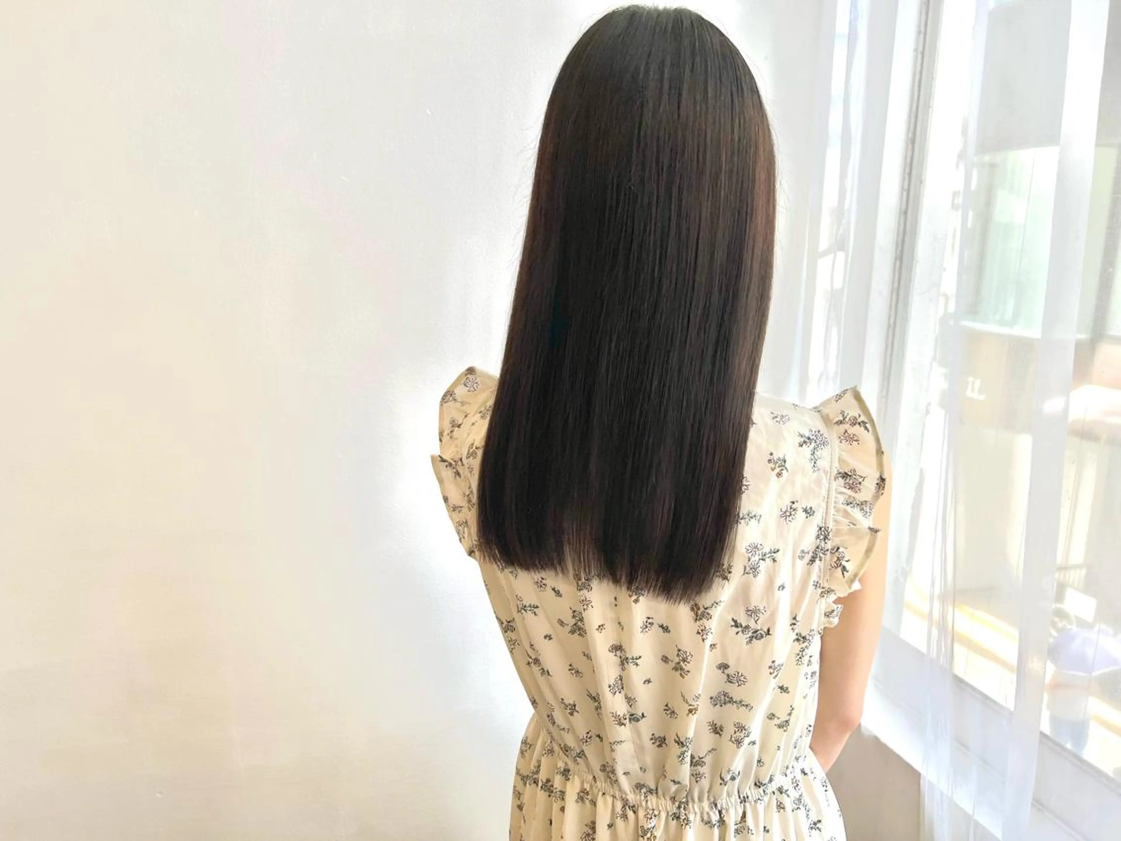 【小顔カット＋酸熱トリートメント】で湿気に負けないサラツヤ髪に🌈ボリューム、広がり、パサつきに最適☀️の写真