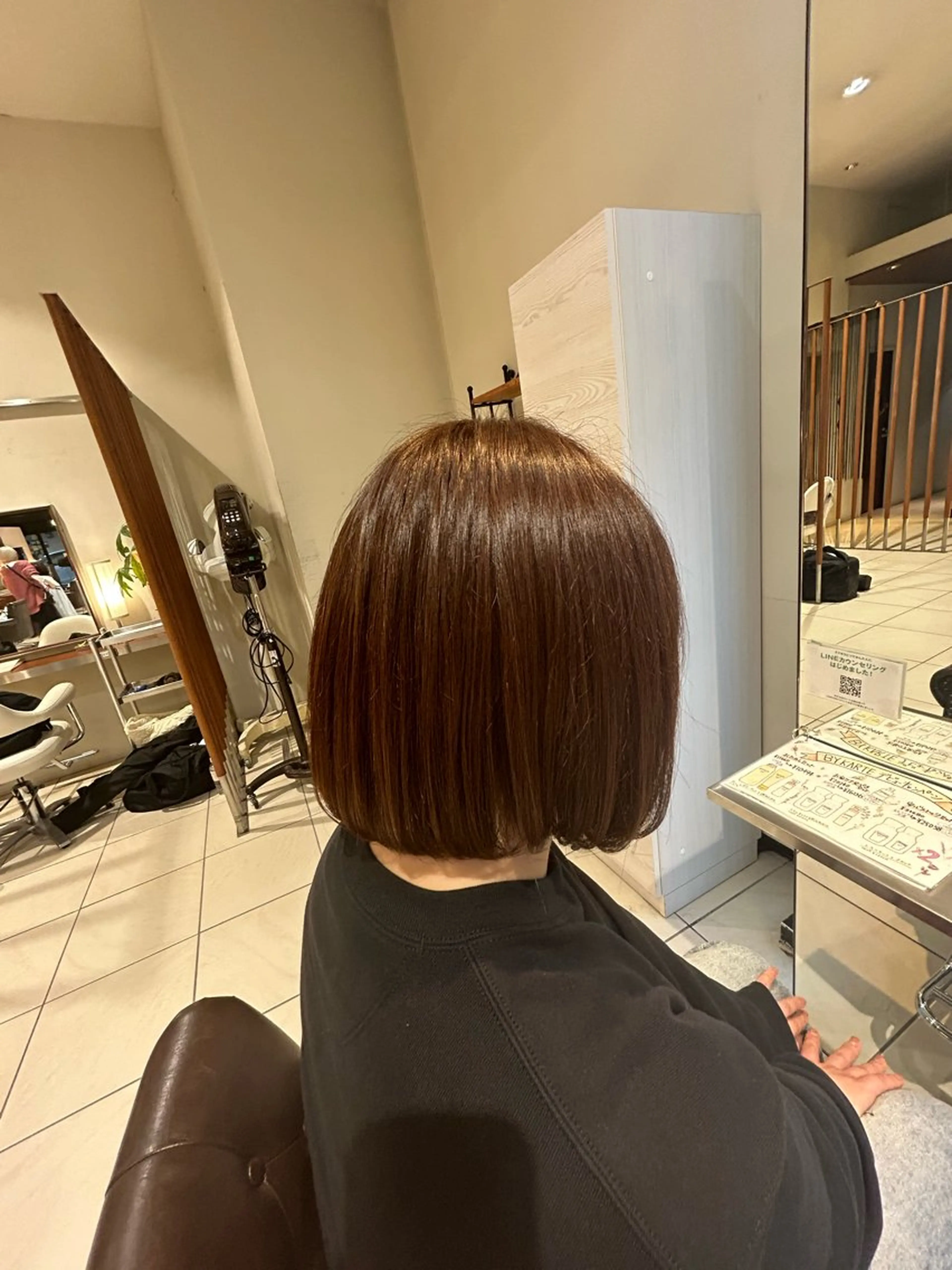 ショート カラー ブラウンカラー チョコレートブラウン 落合 千夏のヘアスタイル