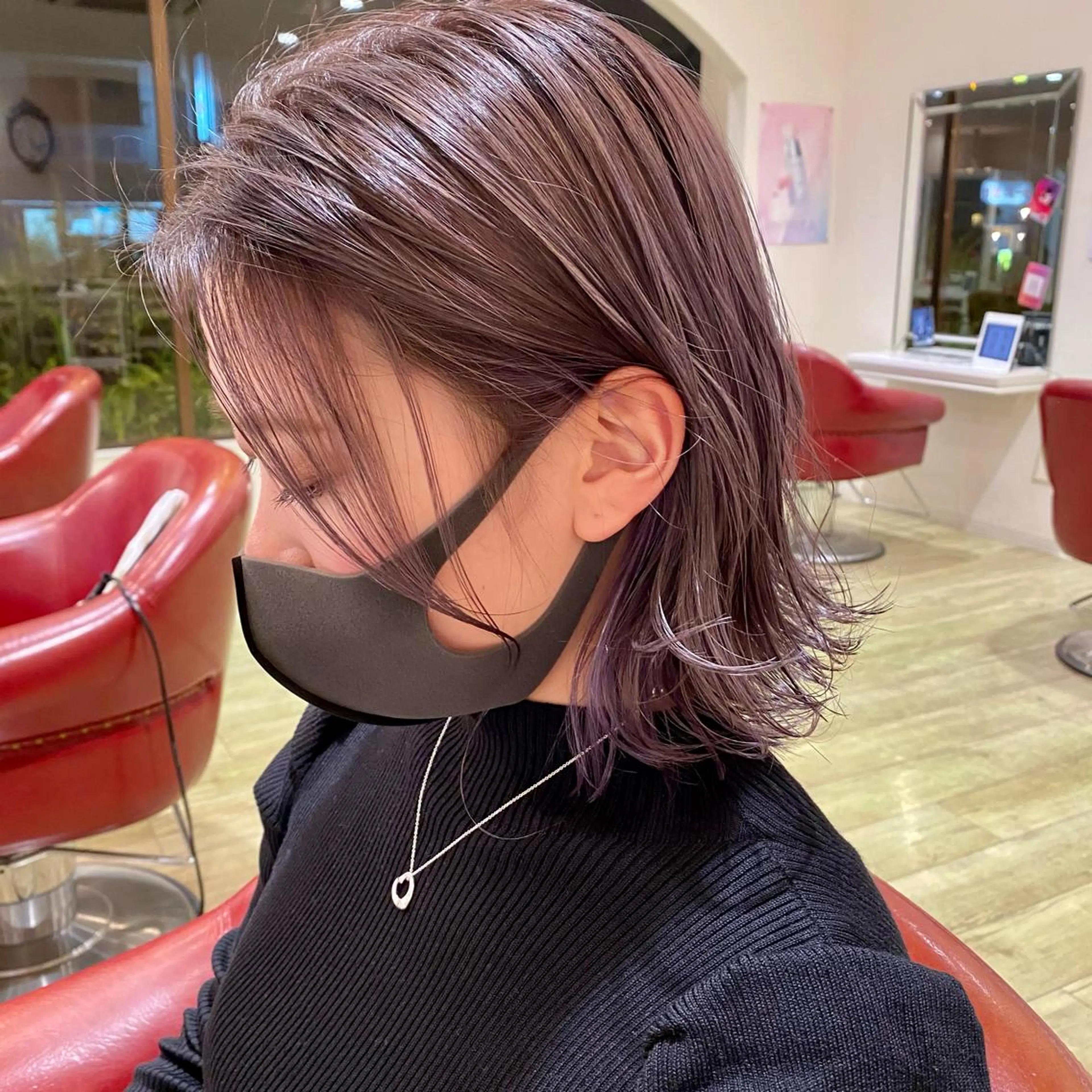 ショート カラー イヤリングカラー インナーカラー ボブ 外ハネヘア 恒松 大毅のヘアスタイル