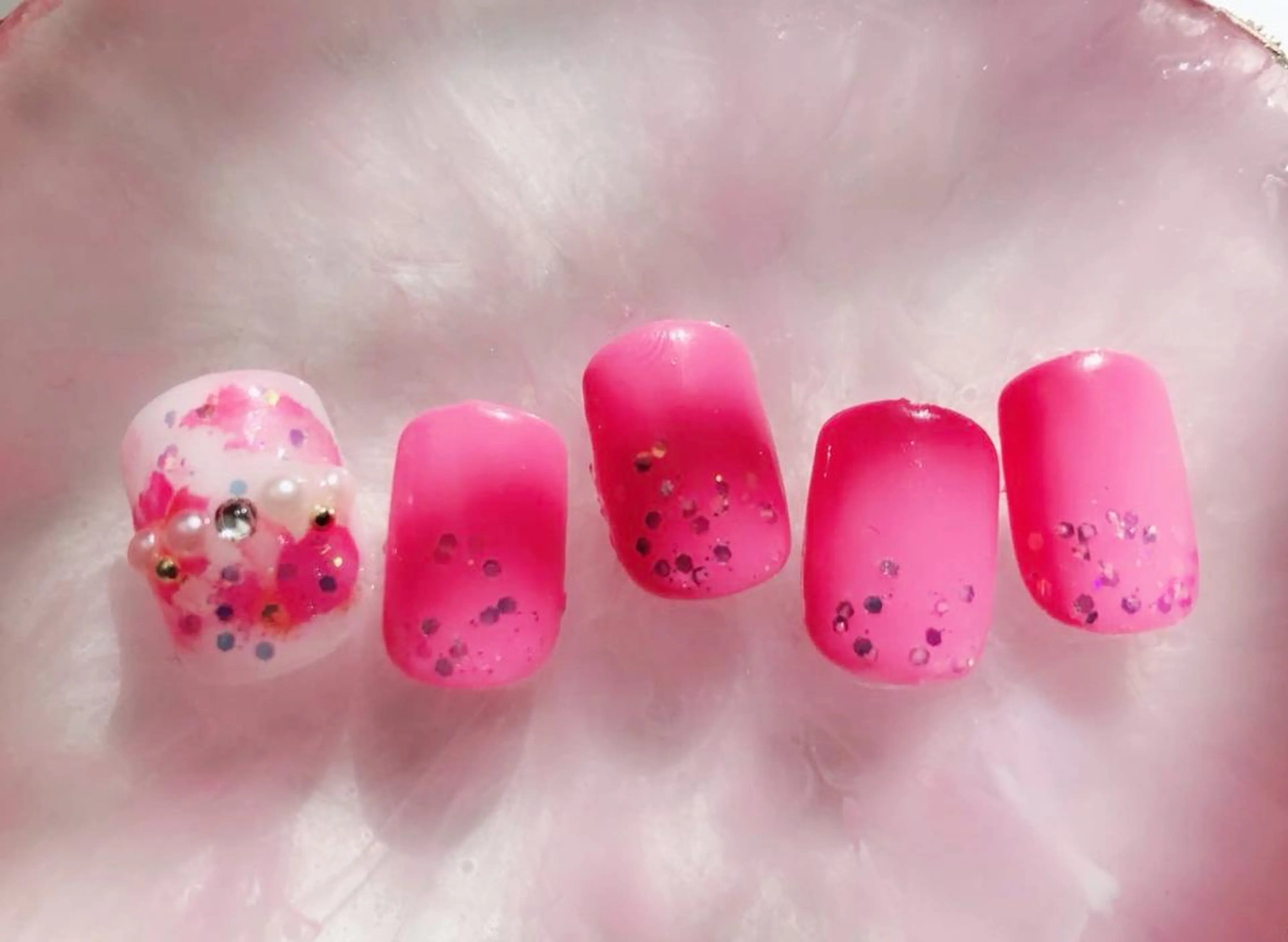 ネイル マツエク・マツパ AB マツエクネイルサロンのネイルデザイン