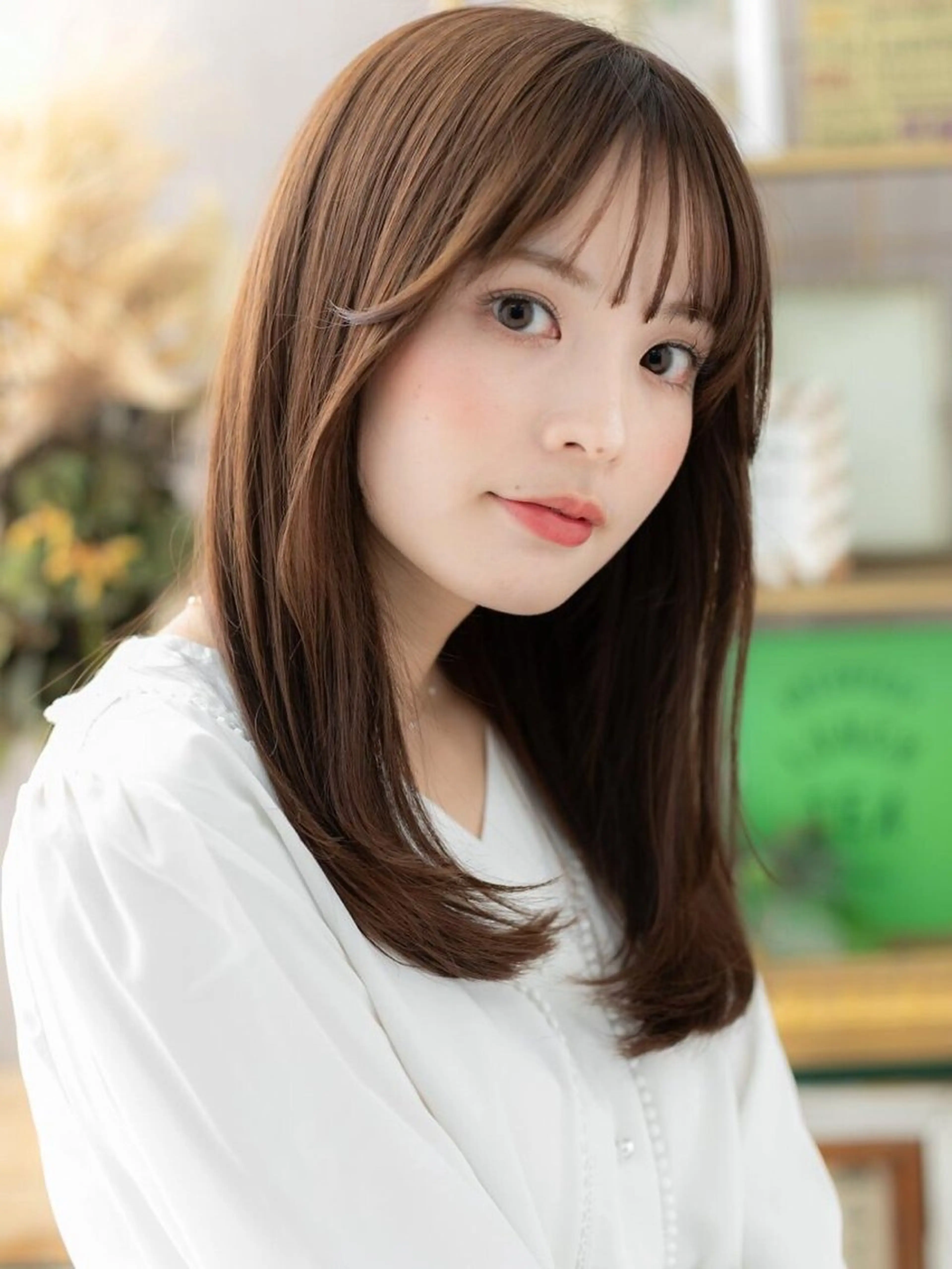 セミロング 透明感カラー🫧胸元 彩那🩰ྀིのヘアスタイル