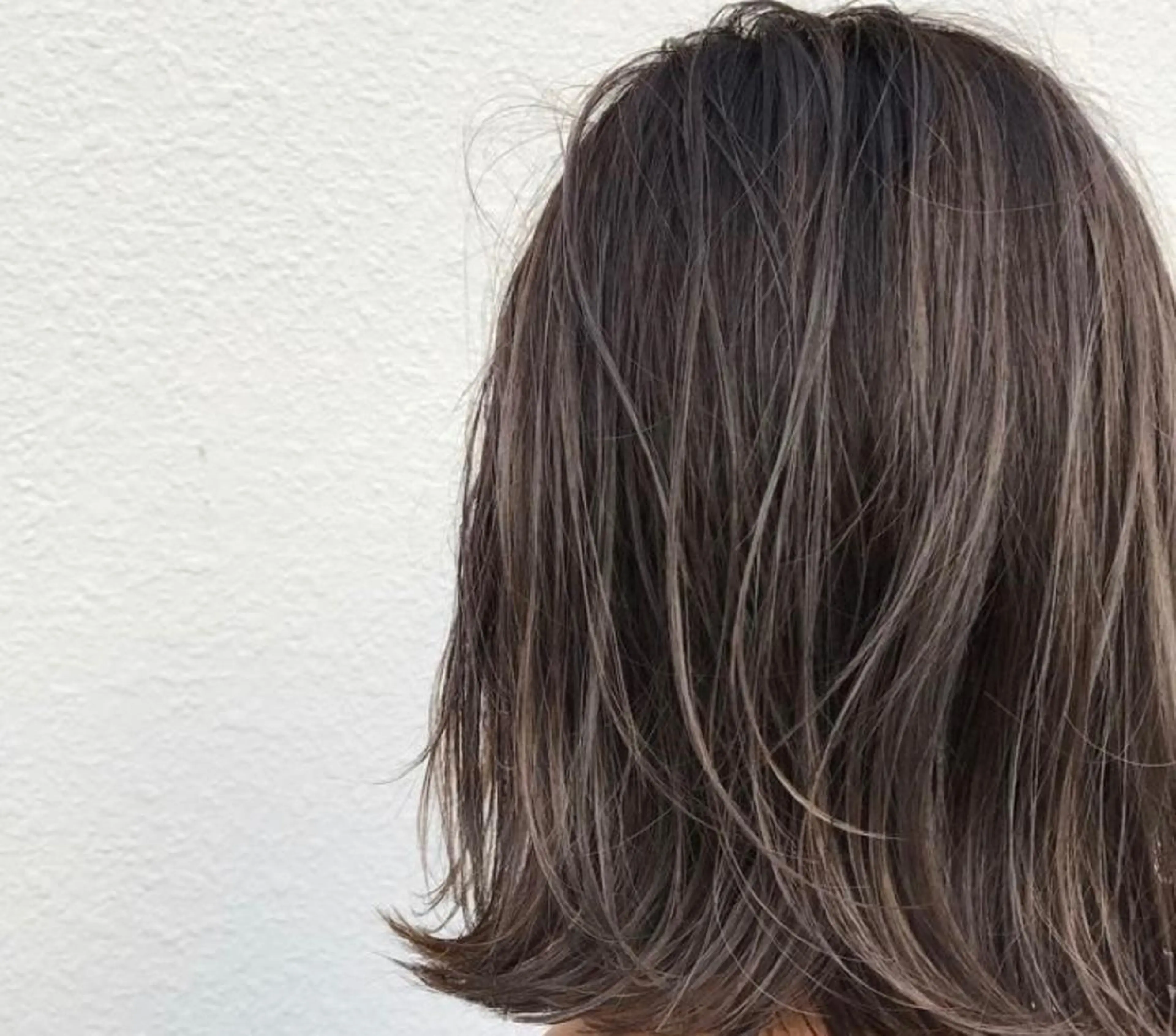 ミディアム カラー ニシキオリ ユウキのヘアスタイル