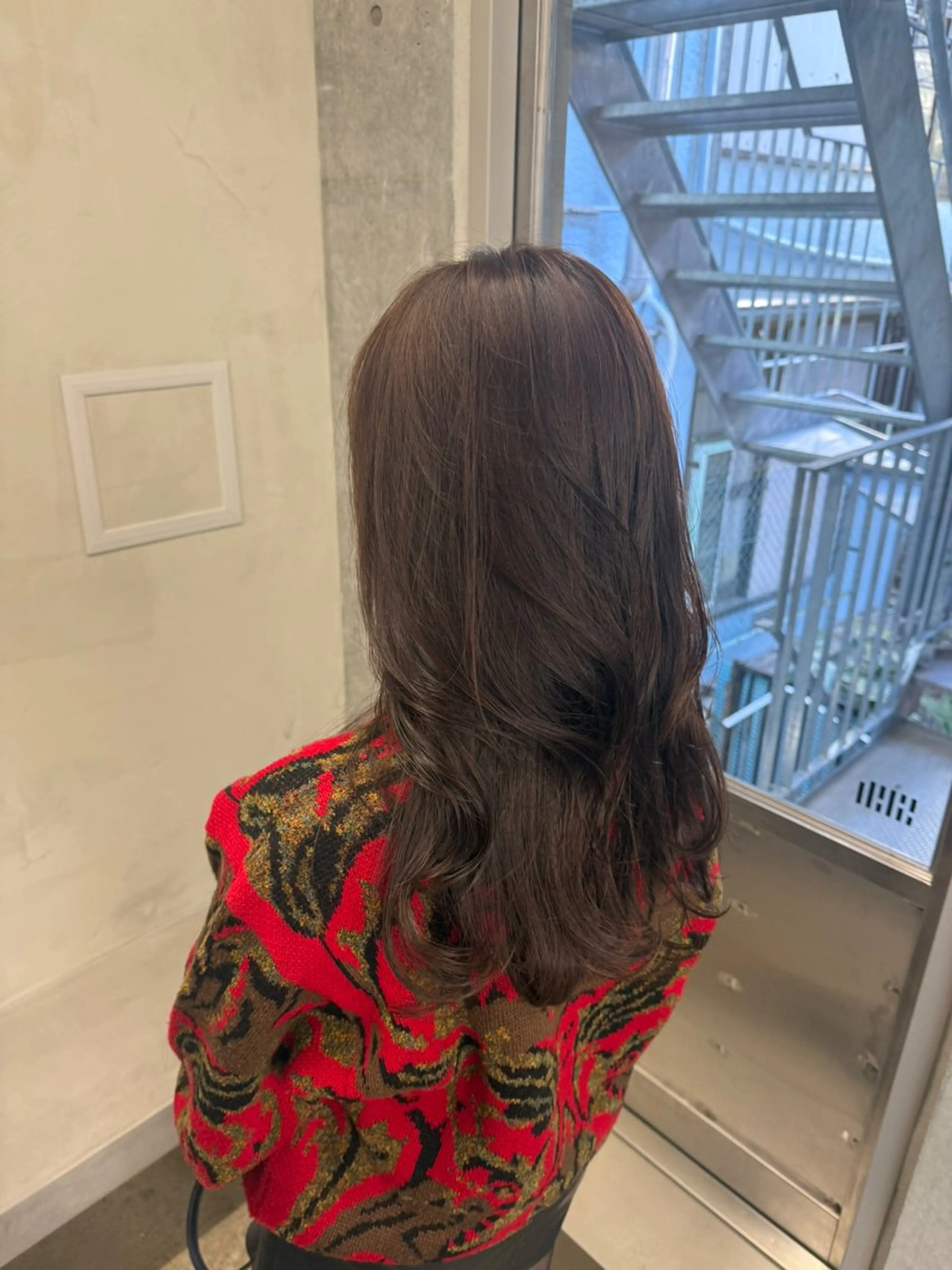 ロング カラー ロングレイヤー アッシュ ベージュカラー ブリーチ 透明感カラー カット ヘアカラー トリートメント 誰より丁寧なカット/ 小林輝/レイヤーのヘアスタイル