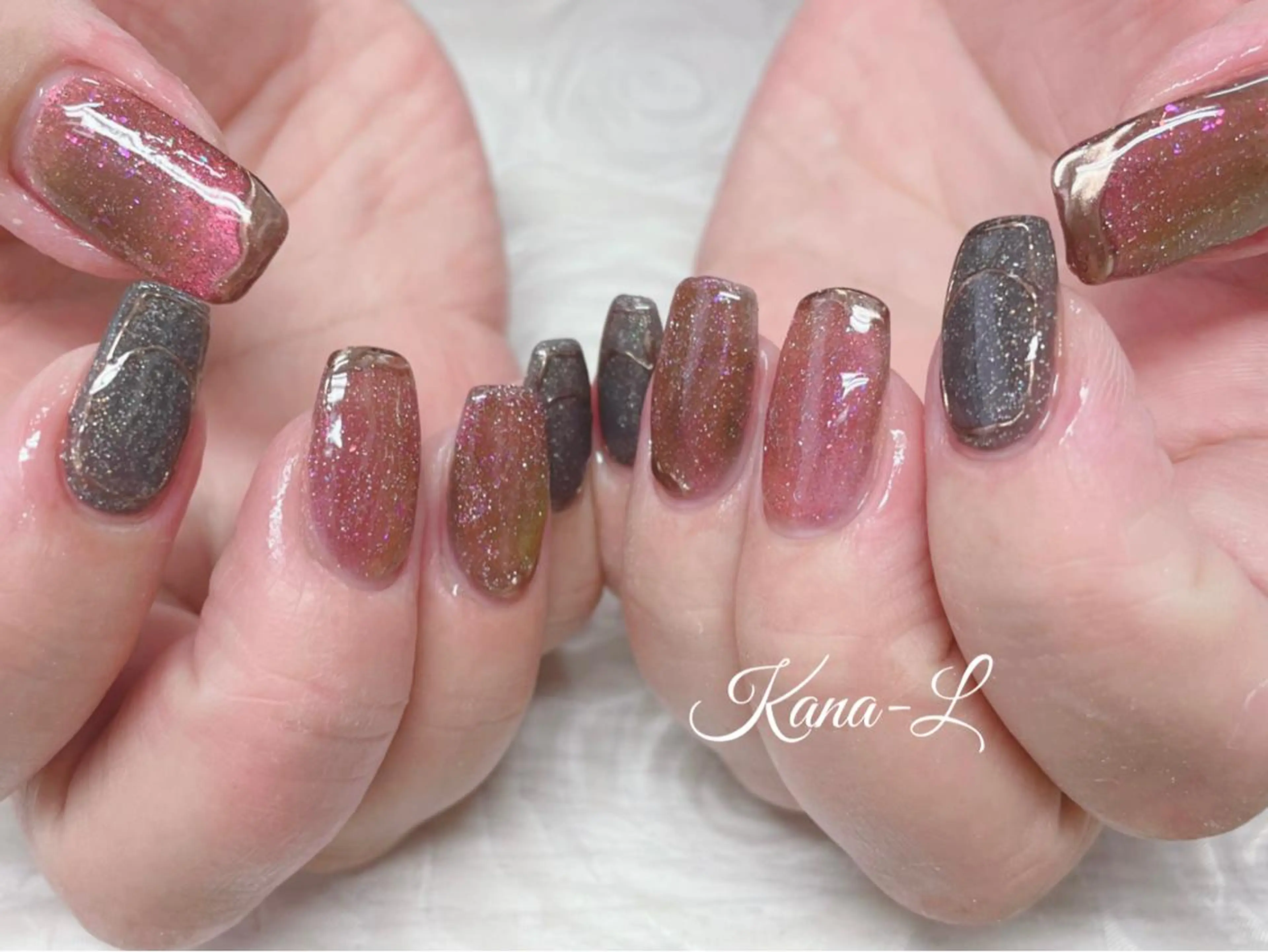 カラー ネイル キラキラネイル マグネットネイル 芦辺 香奈のネイルデザイン