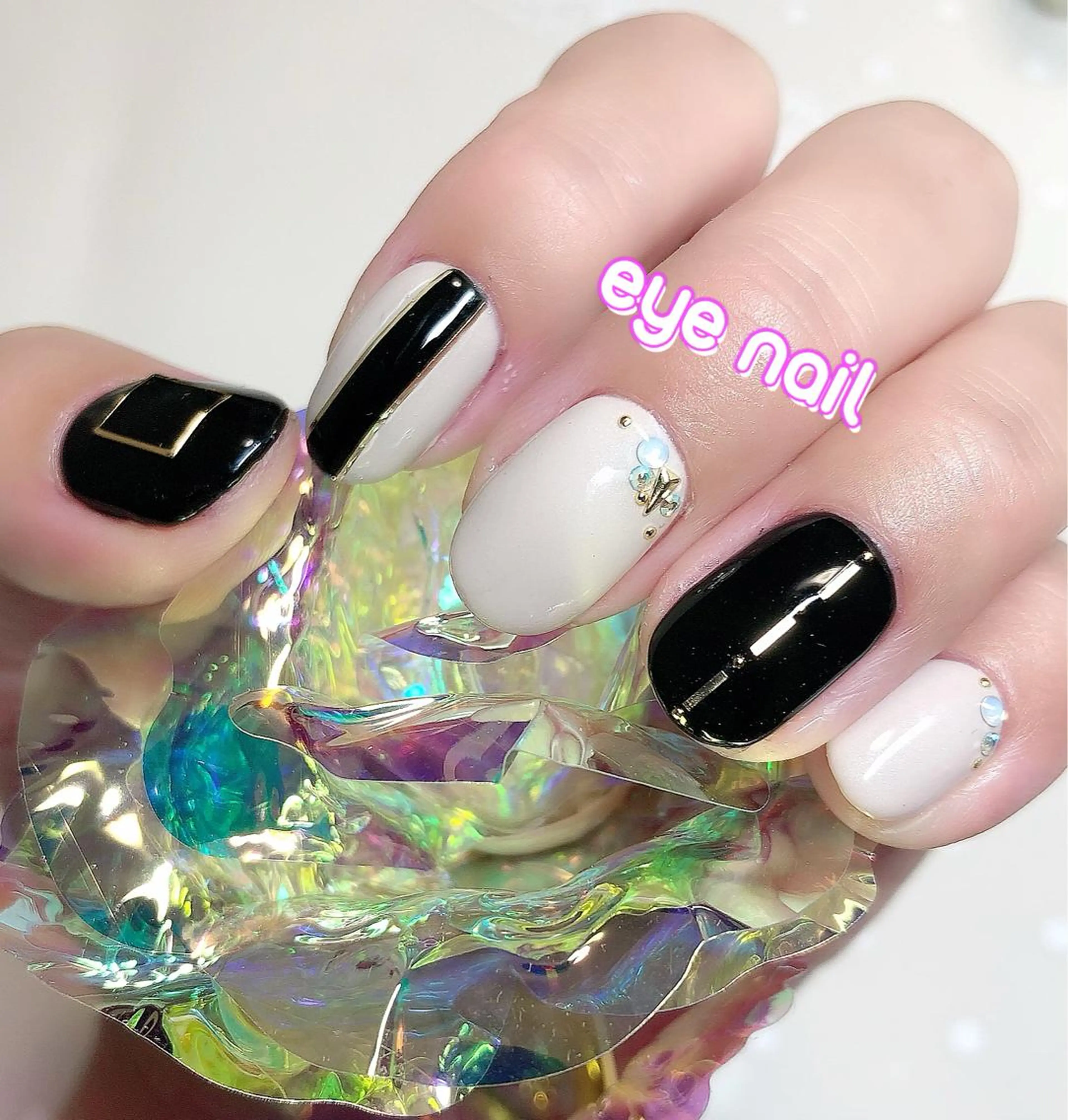 ネイル ゴールド ストーンネイル ハンドネイル Eye nailのネイルデザイン