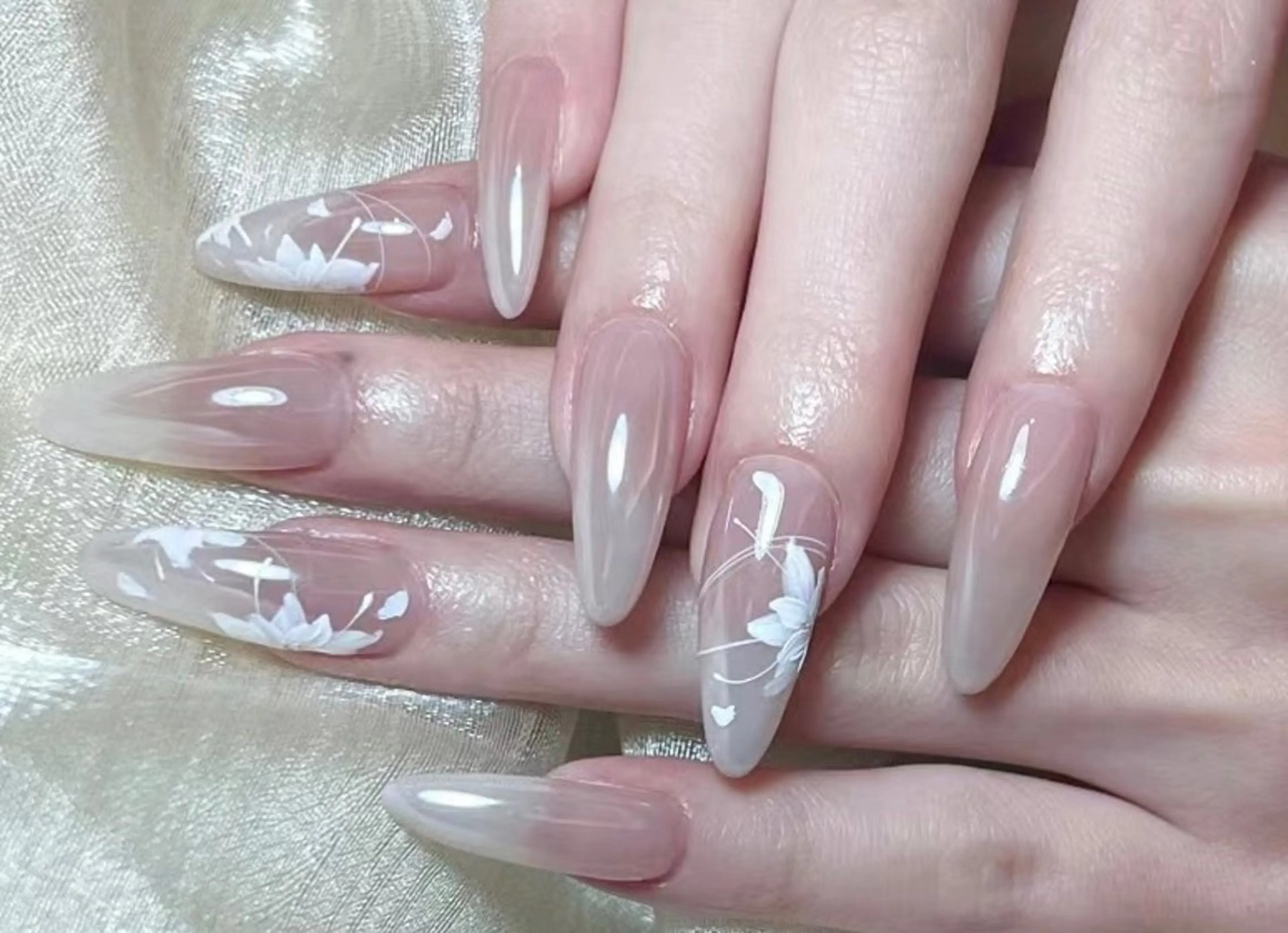 ネイル オーロラネイル 春ネイル リボン、ガーリー パーツ放題専門店のネイルデザイン