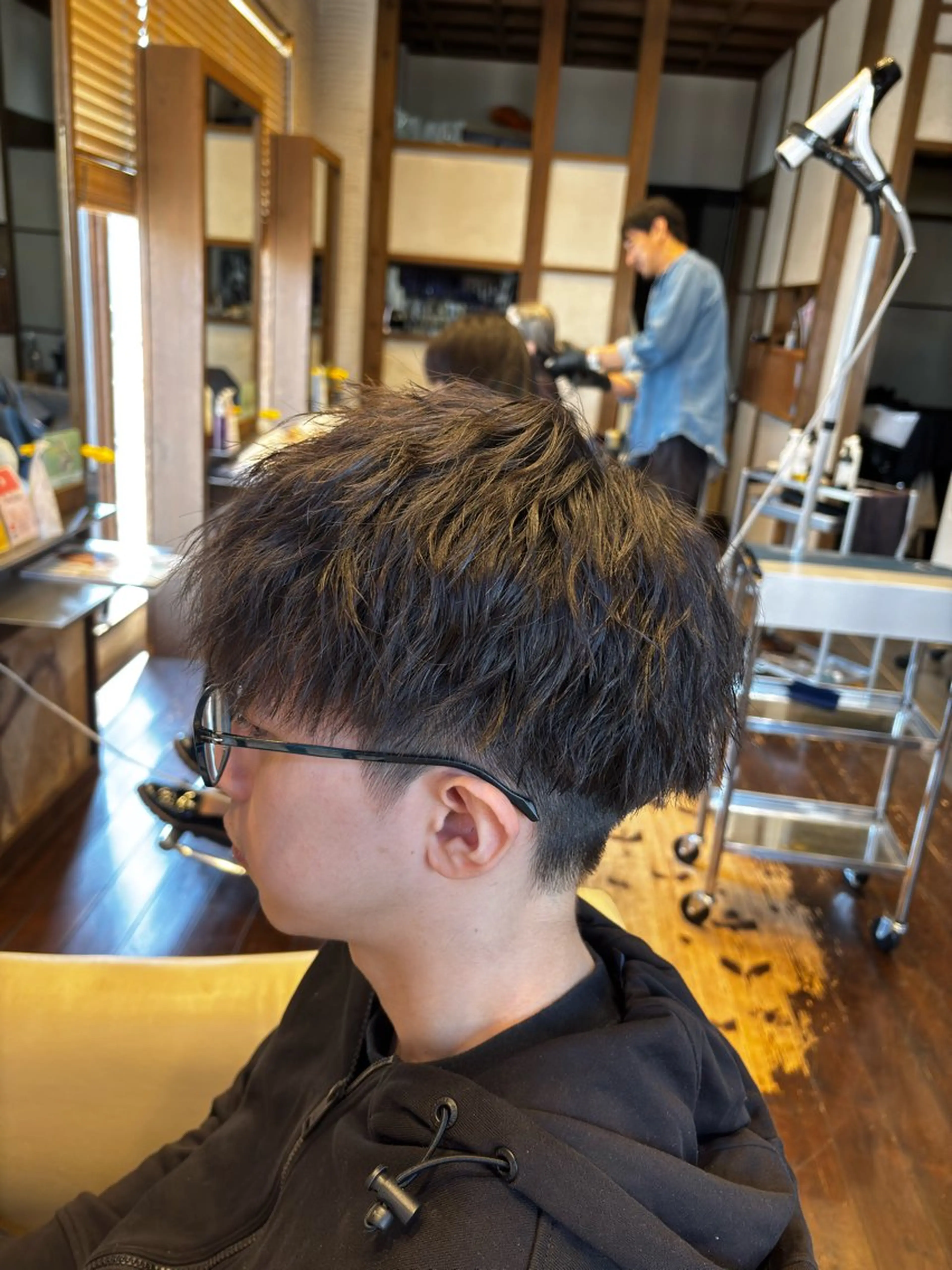 パーマ メンズ メンズパーマ メンズツイストパーマ ツイストパーマ カット パーマ りずむヘアデザイン所属・Rhythm / RYOMAの眉毛・アイブロウイメージ