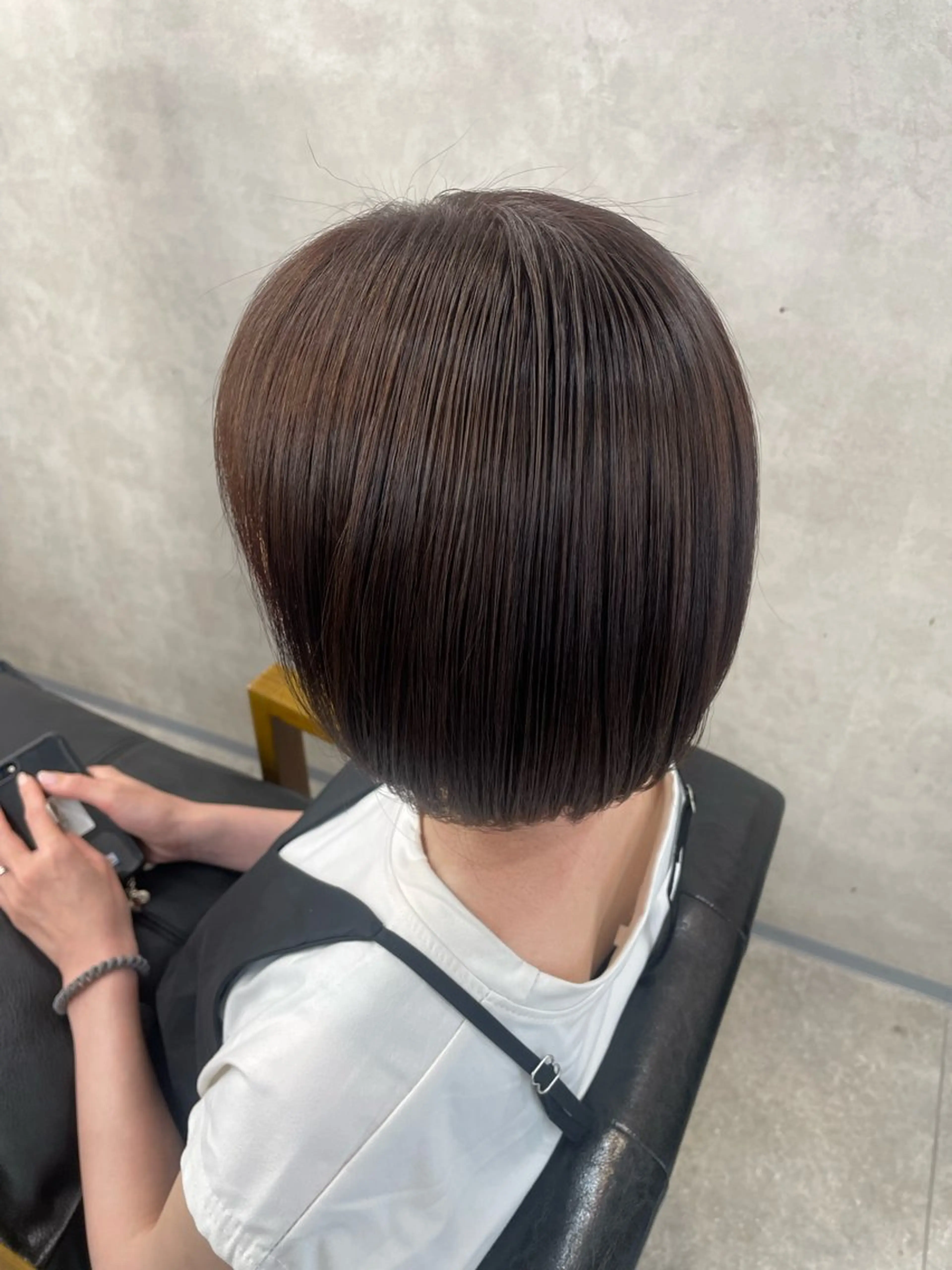 ショート カラー 荒川 桃花のヘアスタイル