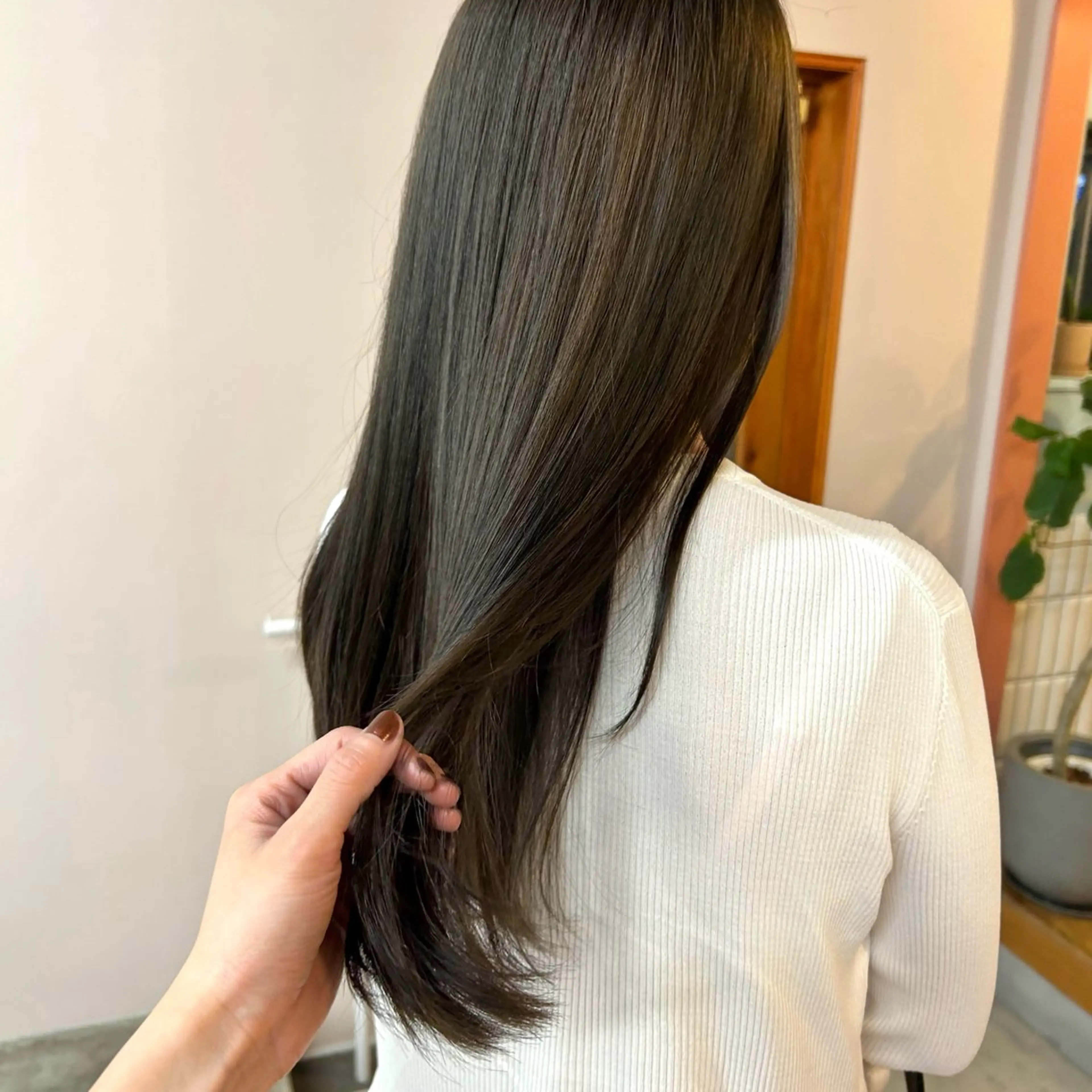 ロング カラー MUKU リカのヘアスタイル
