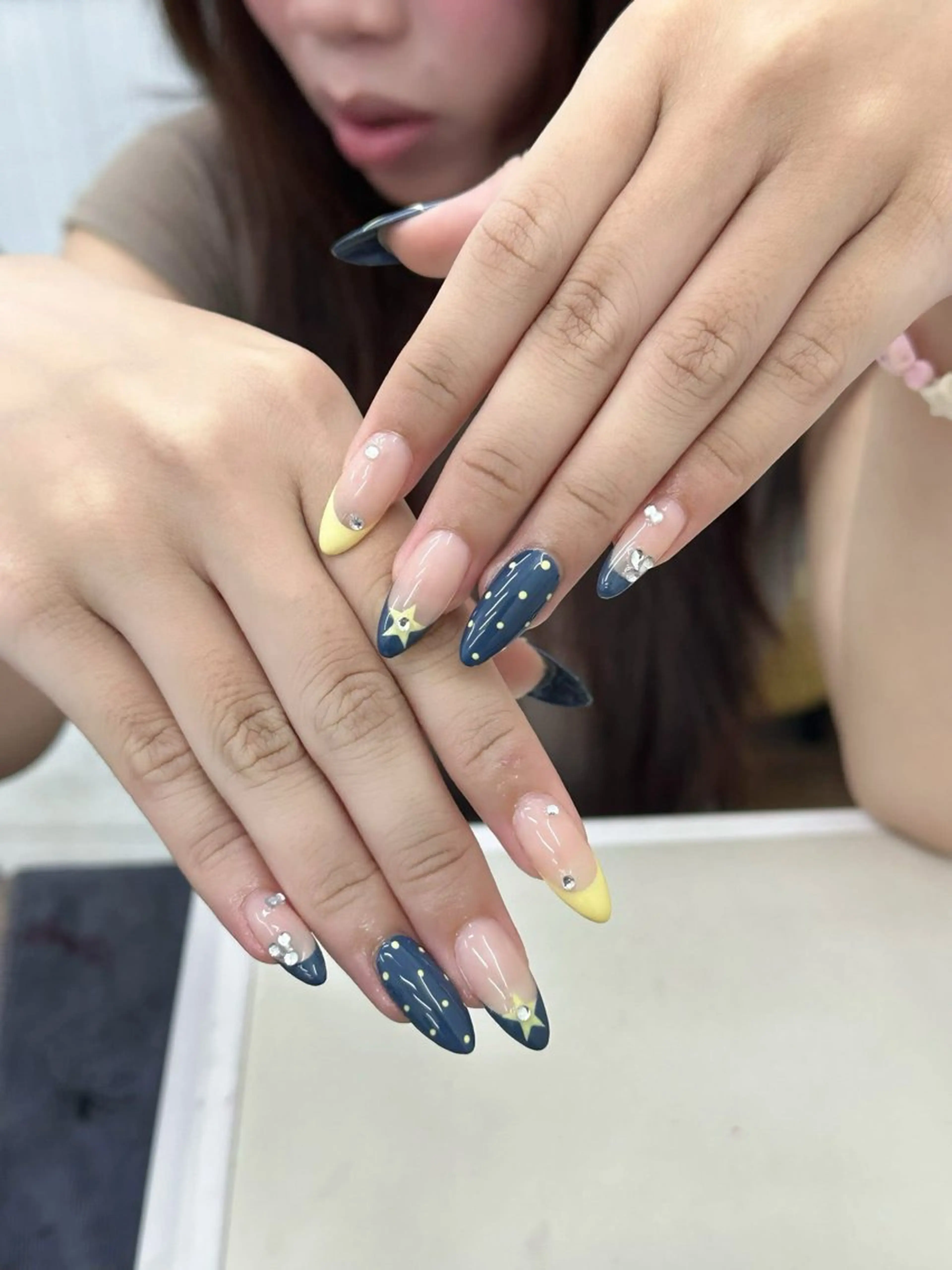 ネイル オーロラネイル ブルー チークネイル 長さ出し フットネイル ハンドネイル JIN 168 新大久保のネイルデザイン