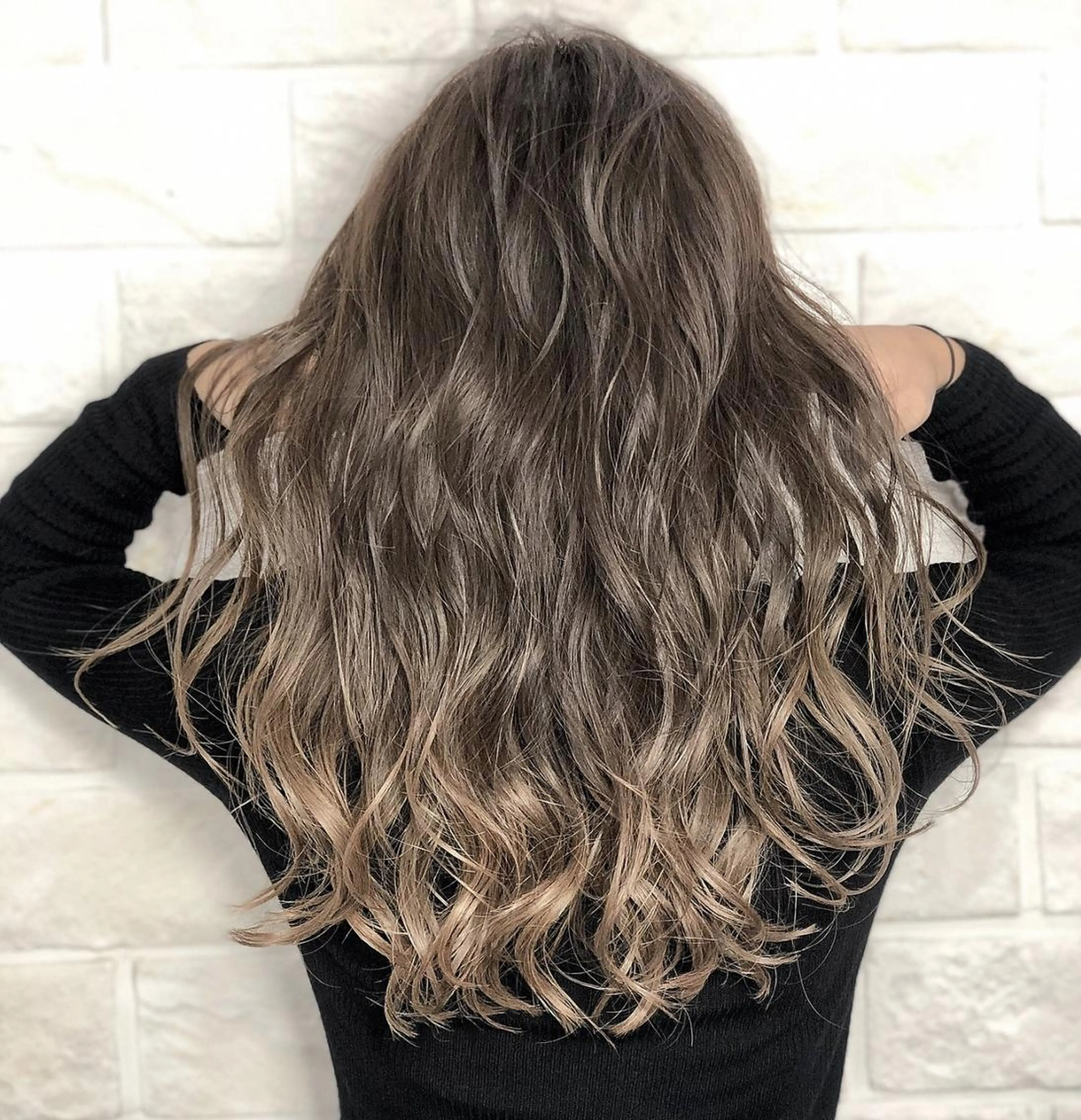 ロング カラー 透明感カラー グラデーションカラー グレージュ ANGELICA JR奈良店のヘアスタイル