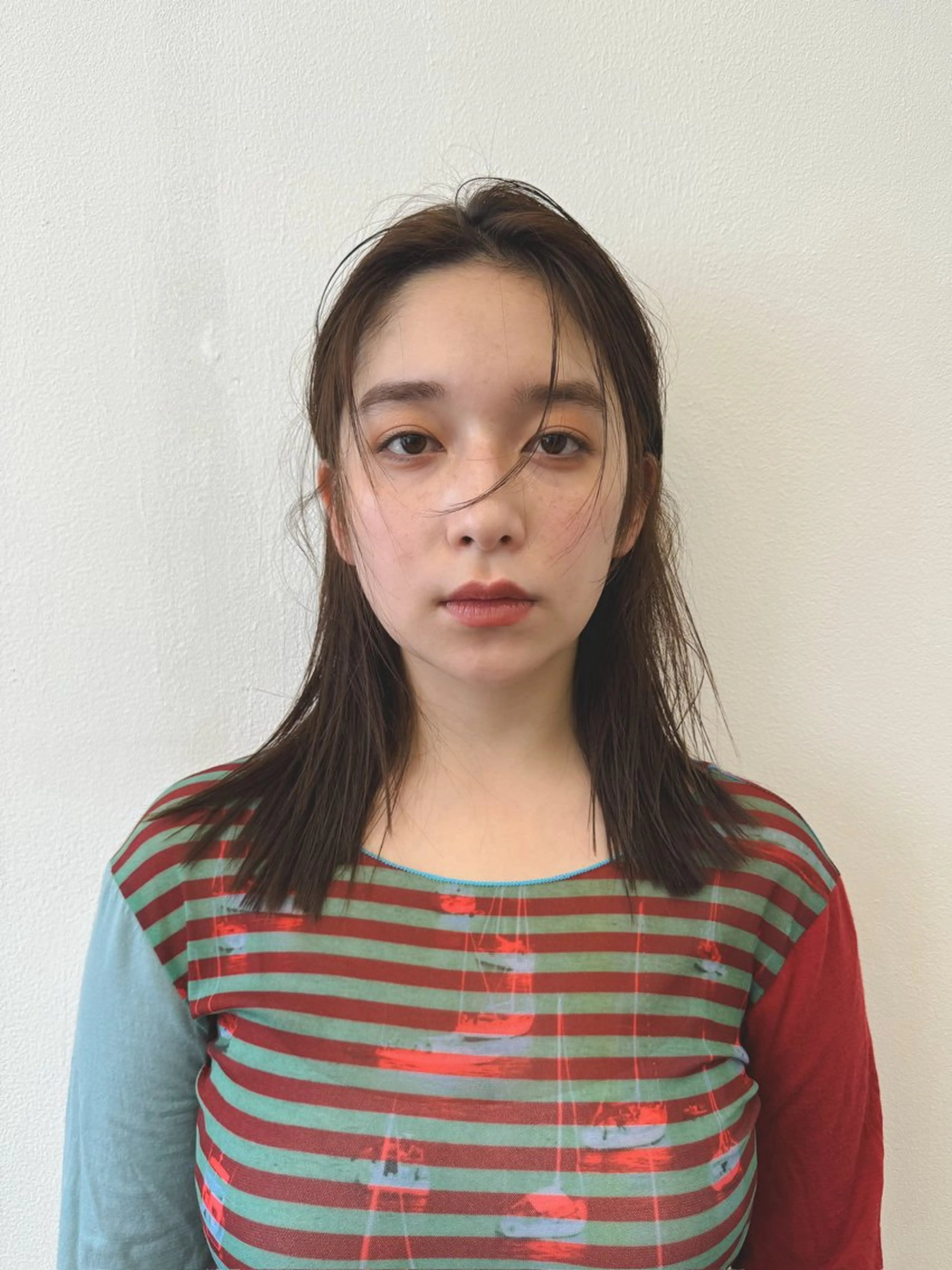 セミロング 顔周りレイヤー/韓国 ブリーチminamiのヘアスタイル