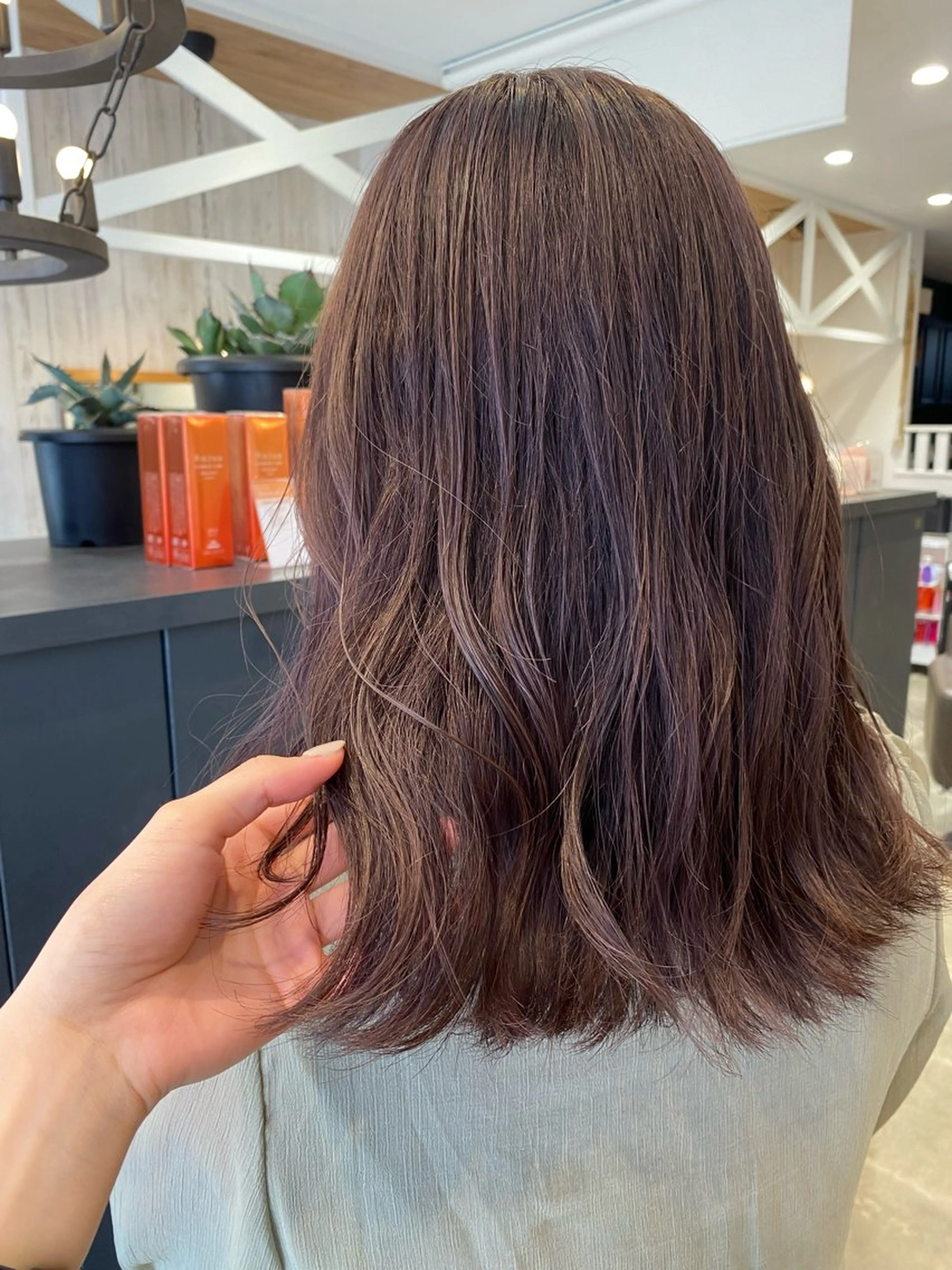 セミロング カラー ブラウンカラー カシス 柴田 枝利子のヘアスタイル