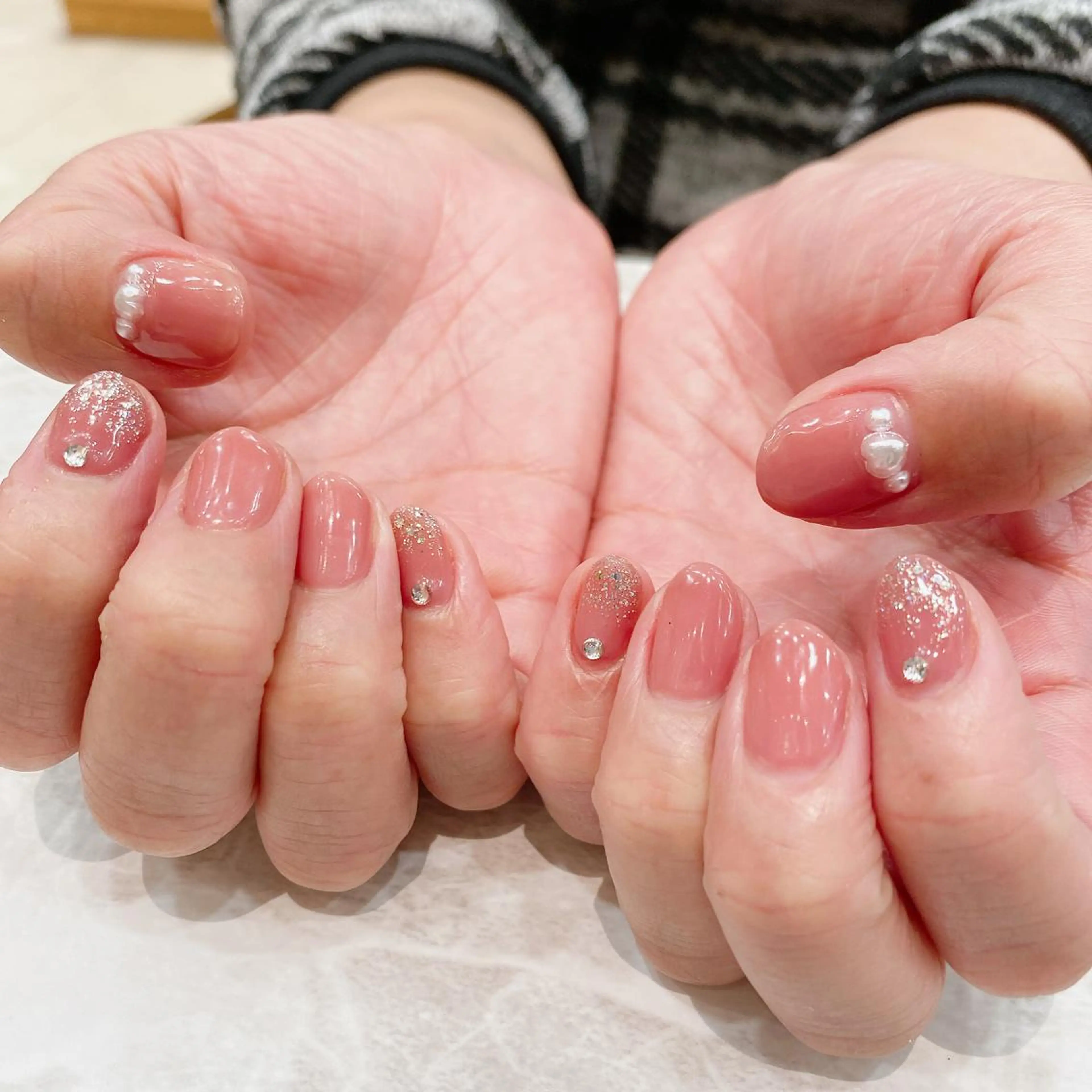 ネイル ラメ(グリッター) ハンドネイル 関谷 真登佳のネイルデザイン