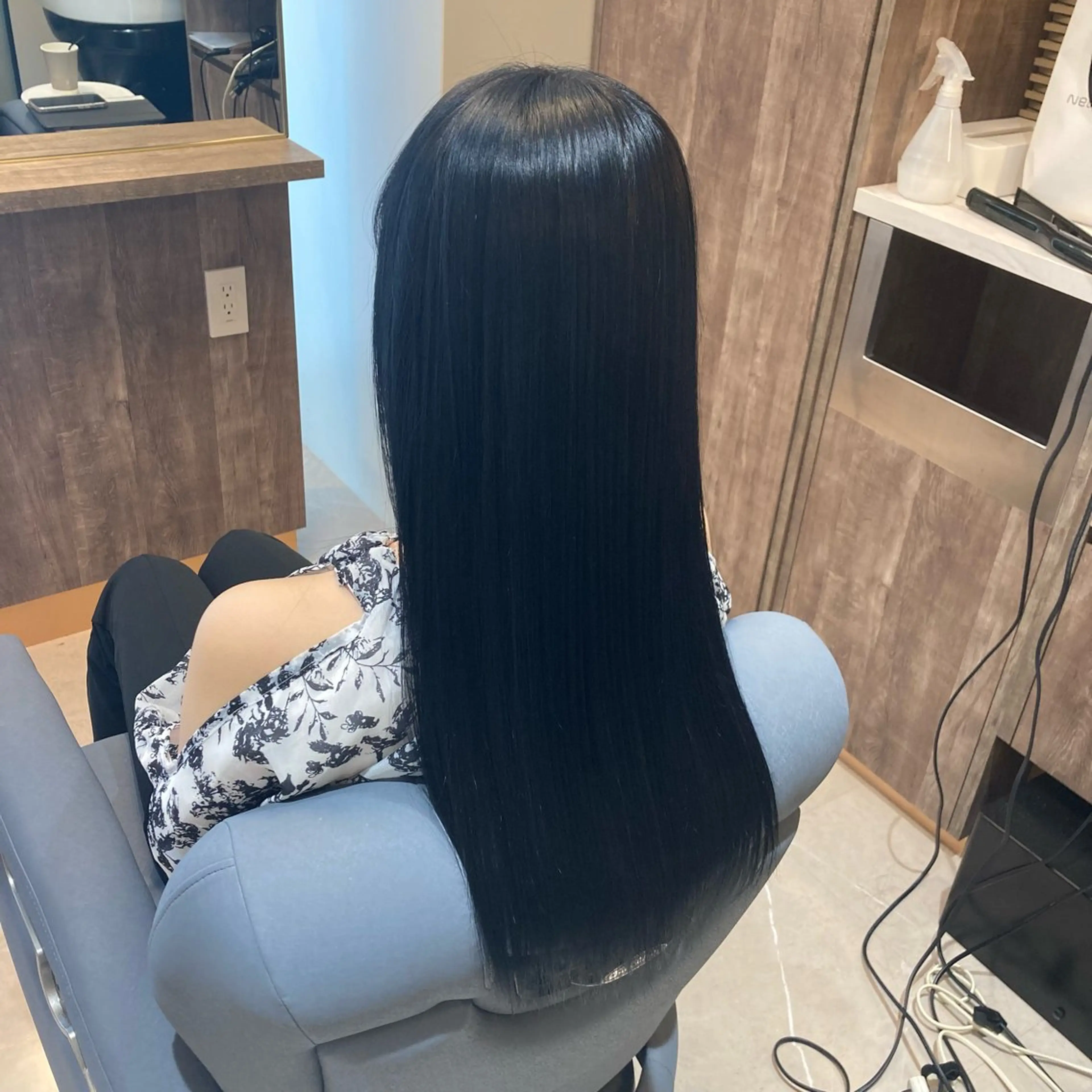 ロング カラー 黒髪 ブリーチ ブルーカラー ブルーブラック ヘアカラー トリートメント ピンクカラー🎀 米津 美佑のヘアスタイル