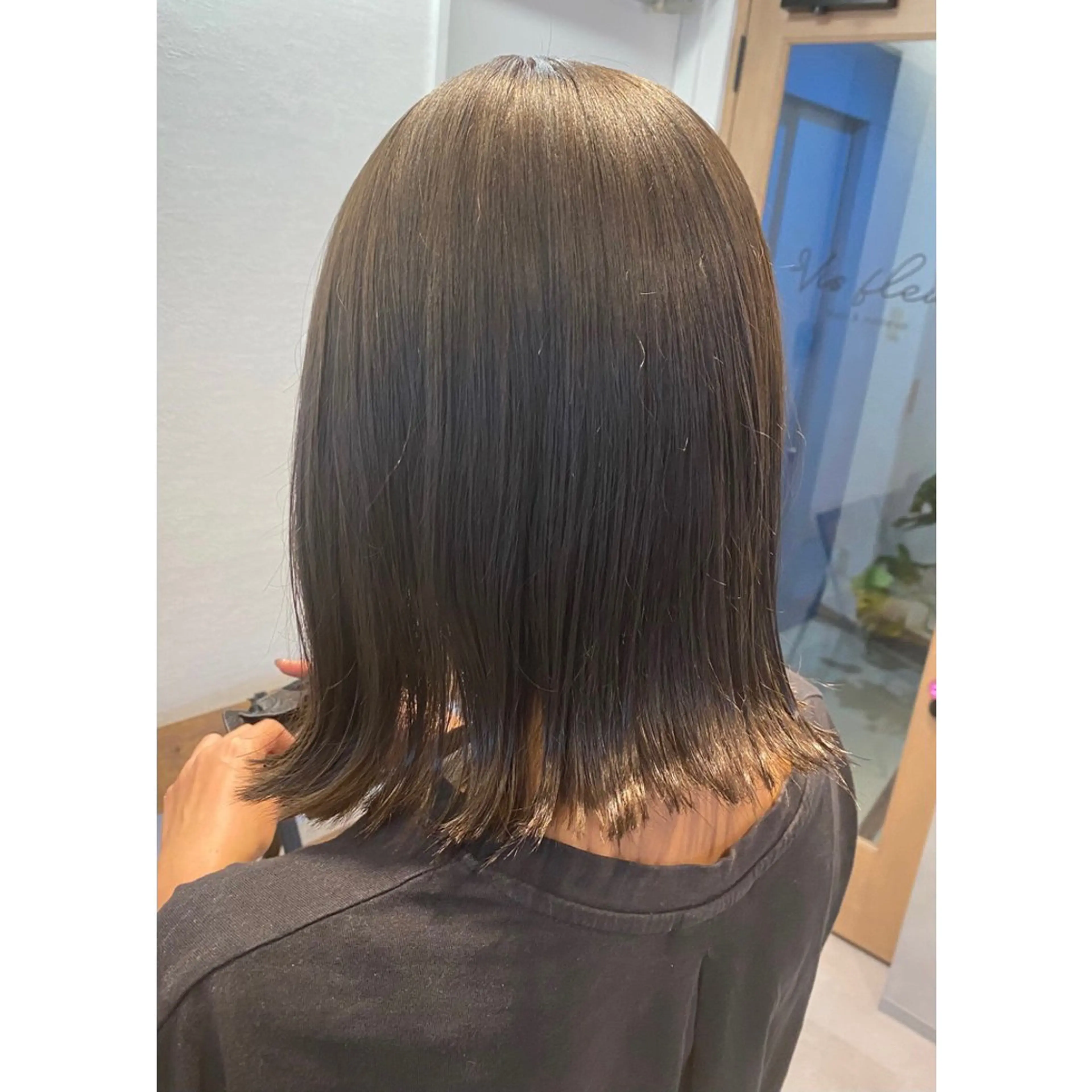 ミディアム カラー ヘアアレンジ 切りっぱなしボブ アッシュ アッシュブラウン ブラウンカラー ボブ 小國 綾かのヘアスタイル