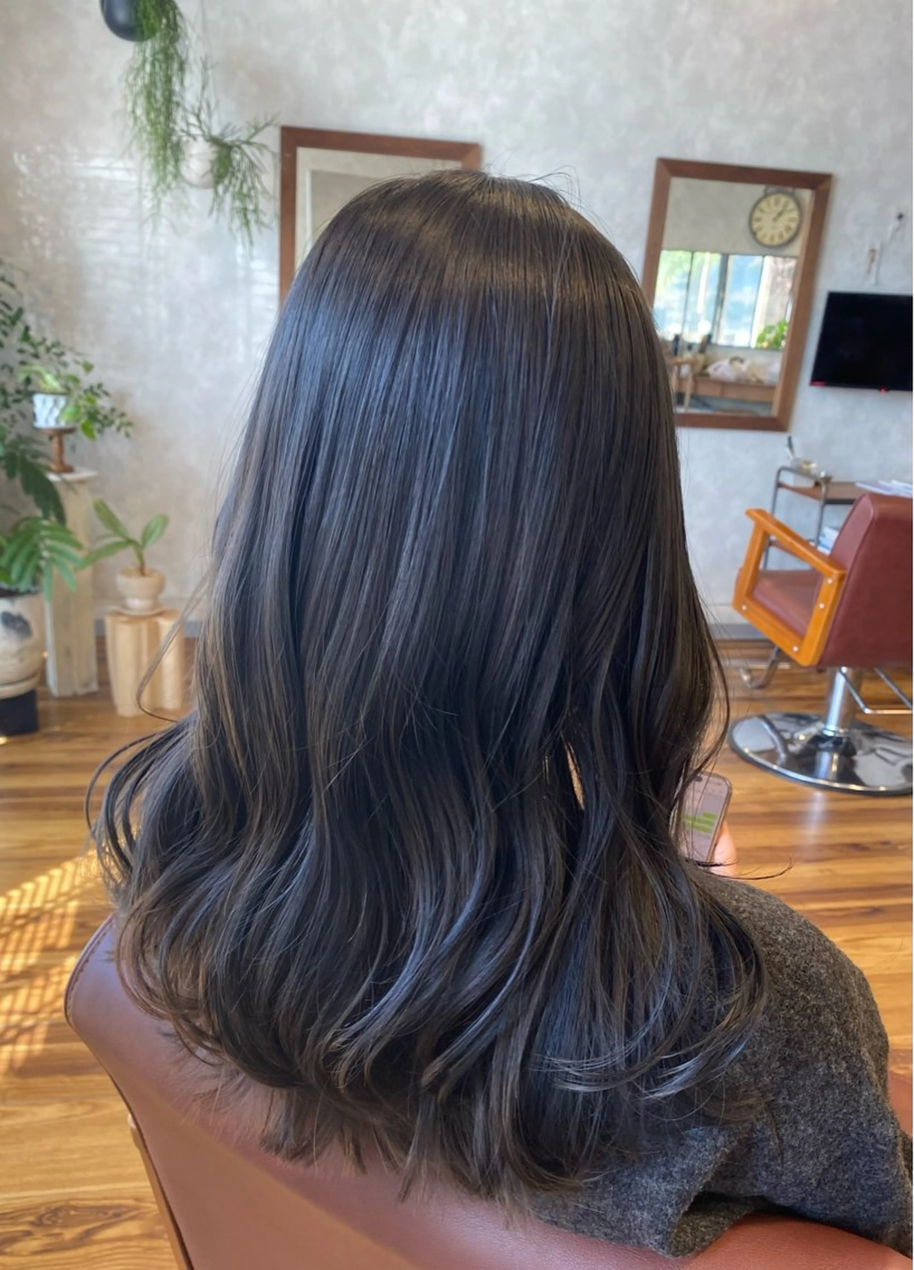 撮影モデル（10​〜​20代限定【ブリーチあり or なしWカラー】暗髪　ハイトーン不可　グレー系　カーキ系　ラベンダー系の写真