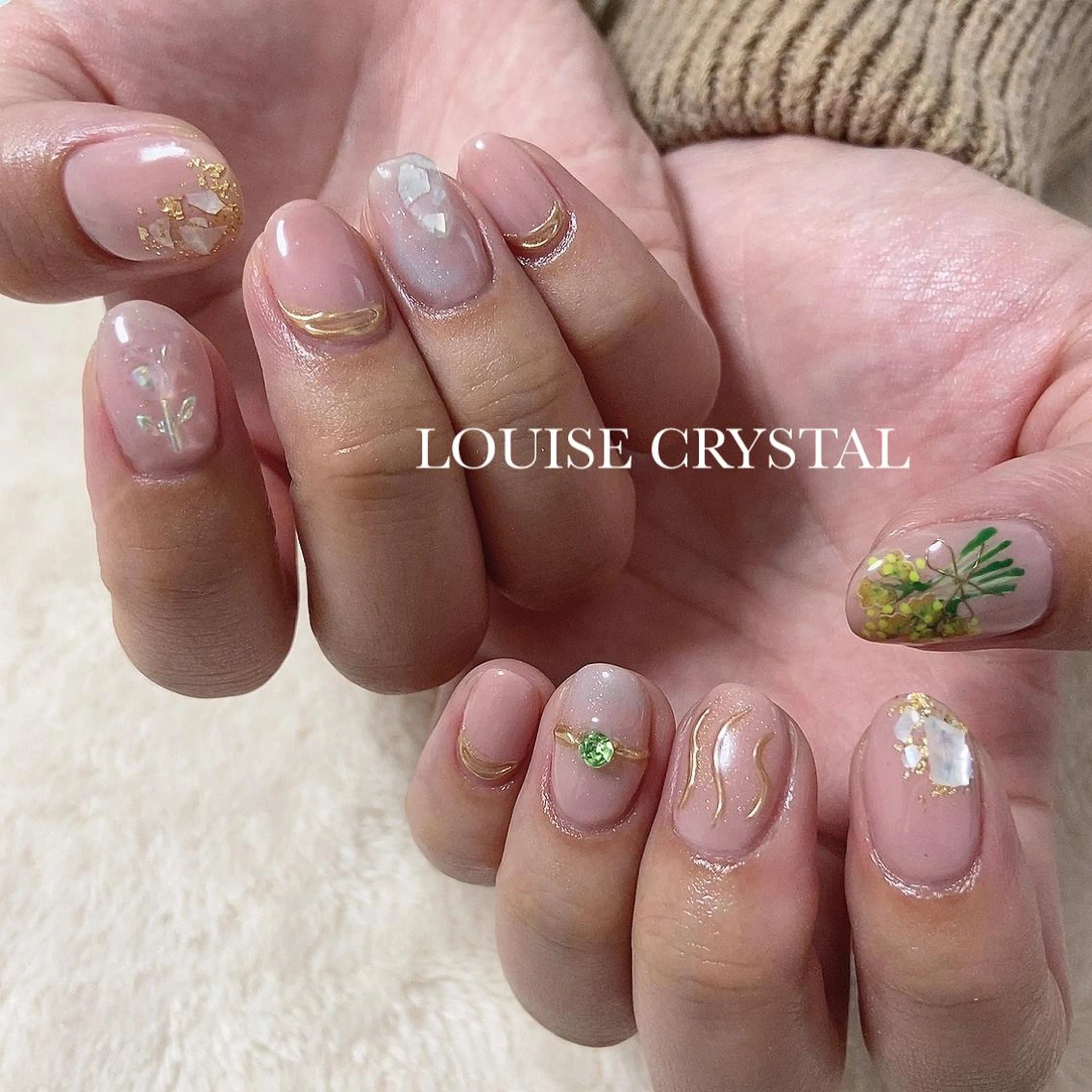 ネイル アートネイル ハンドネイル LOUISE CRYSTALのネイルデザイン