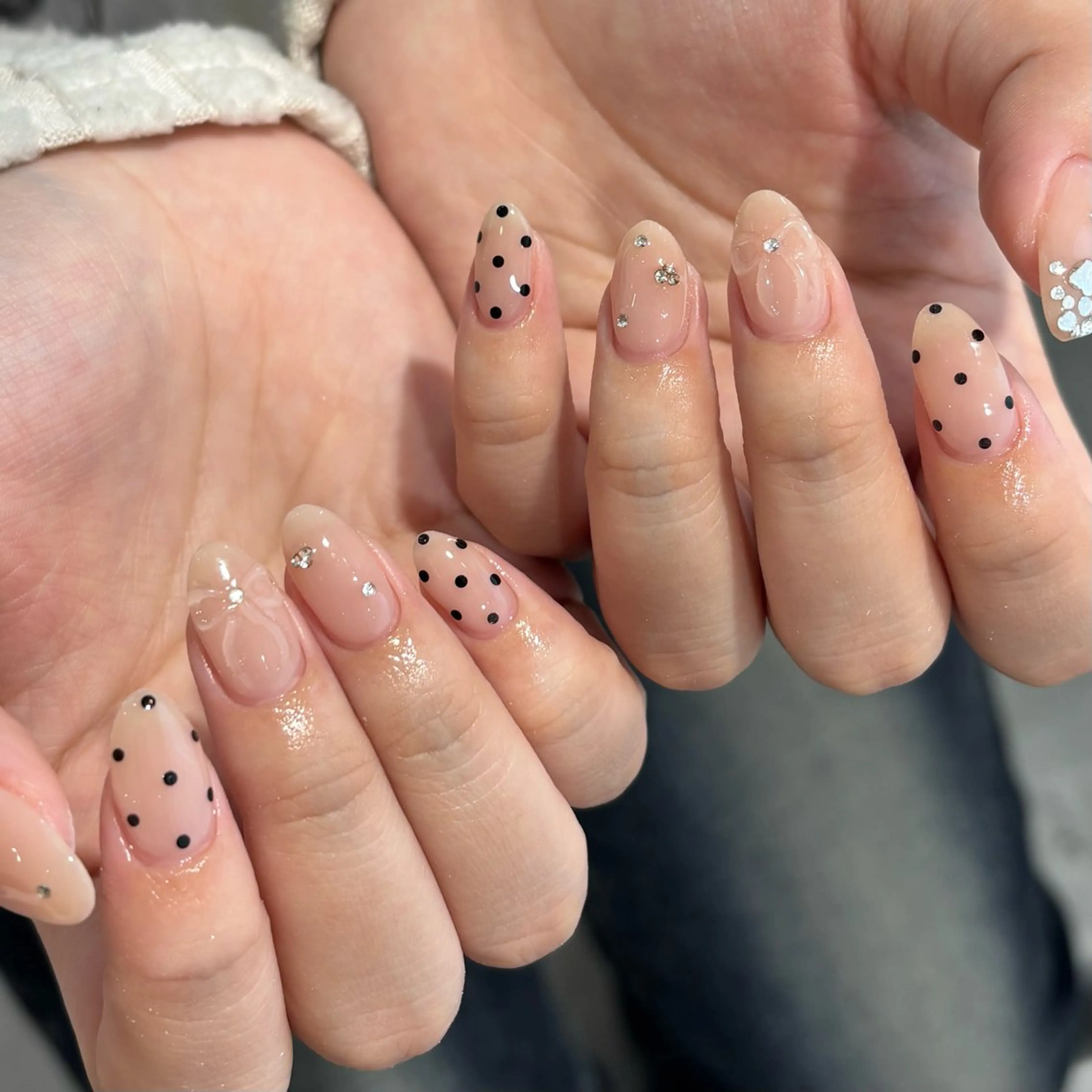 ネイル ドット 持ち込み ピンク リボン 春ネイル モデル様募集中♡ Kokomi🍮のネイルデザイン