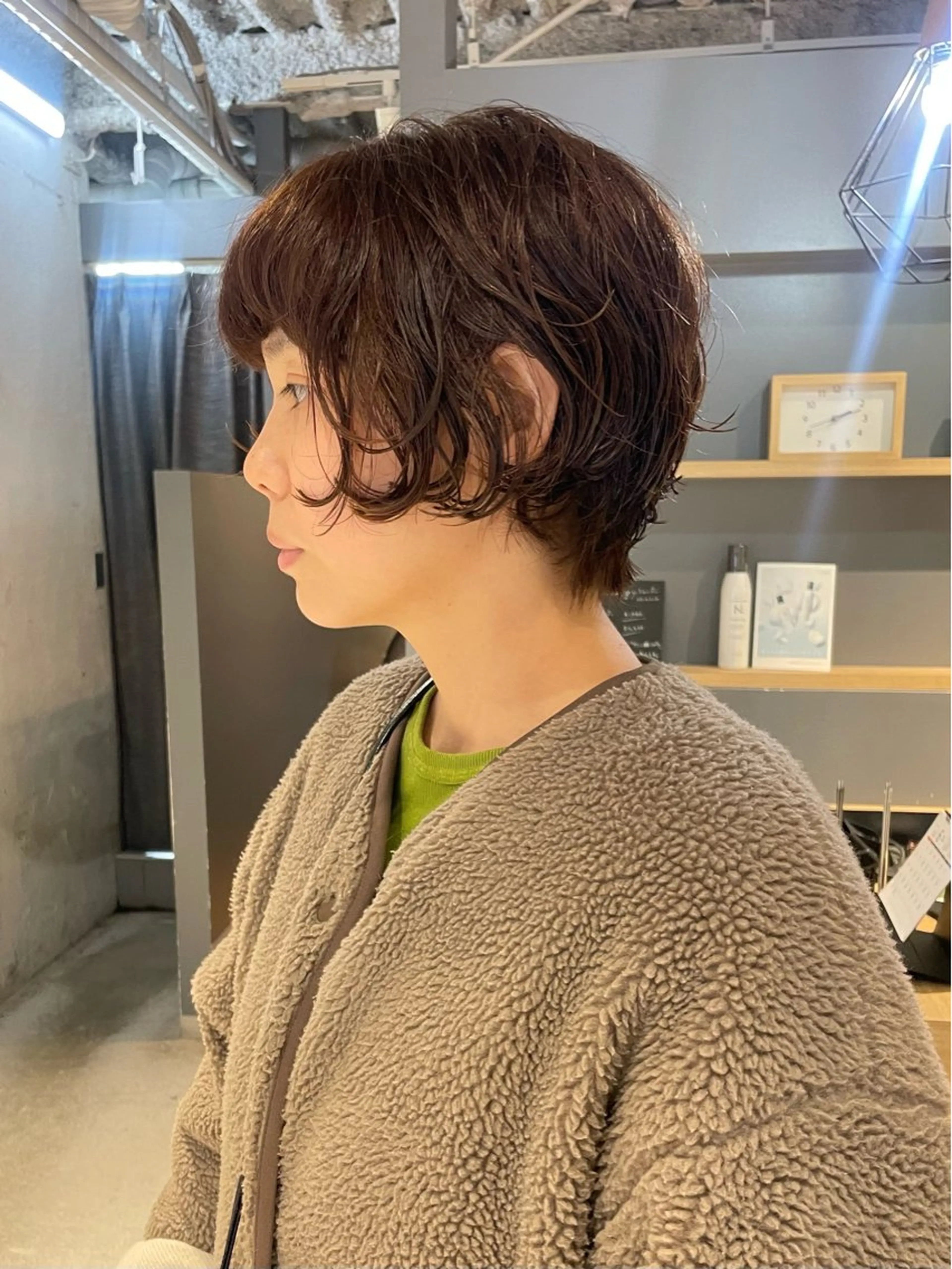 ショート カラー パーマ ブリーチ ブリーチなしカラー 似合わせカット ニュアンスパーマ カット ヘアカラー パーマ トリートメント レイヤー×初 パーマ|hinakoのヘアスタイル