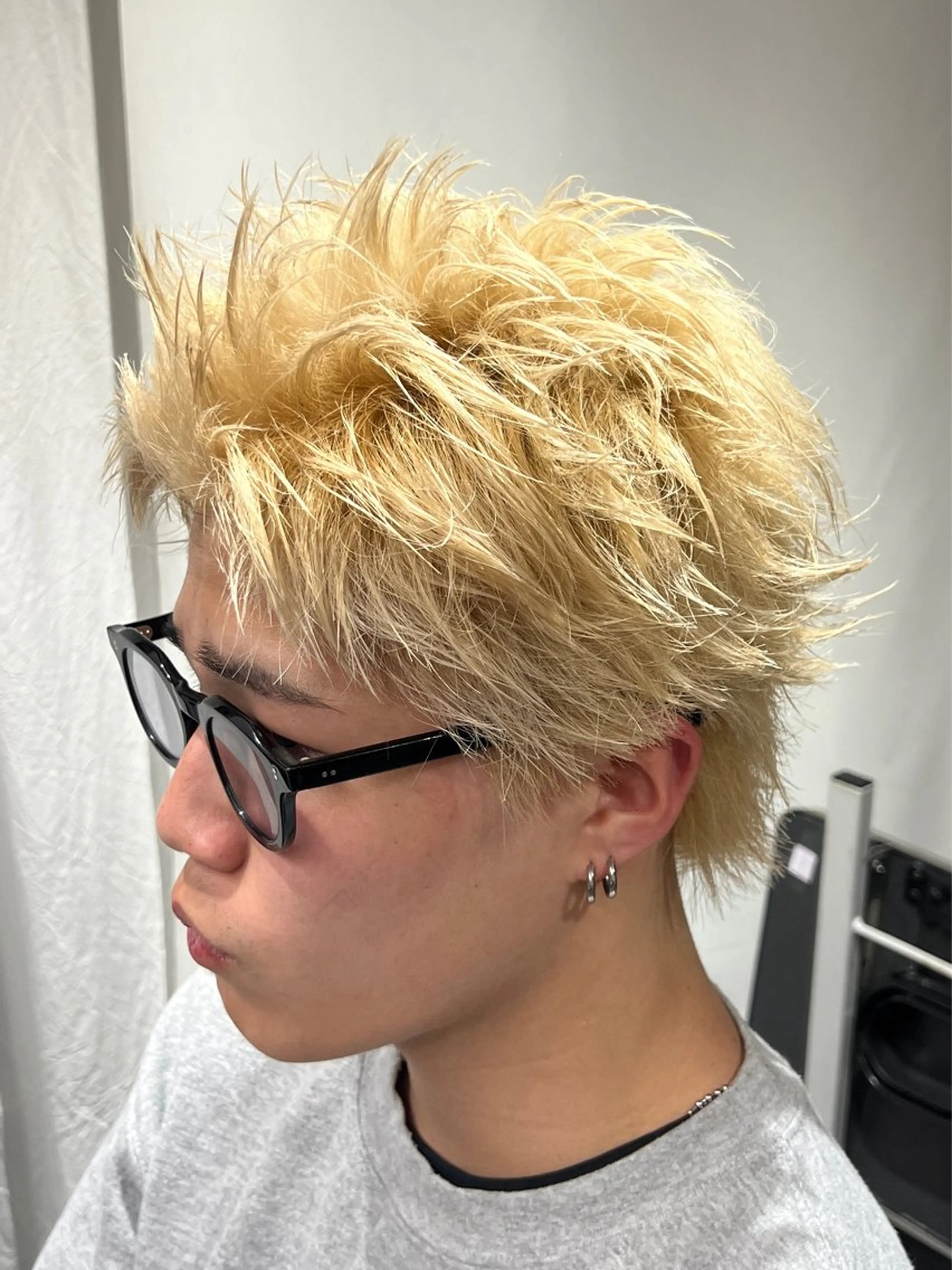 ショート カラー ベージュカラー ショートヘア スパイキーショート 長谷野真吾のヘアスタイル