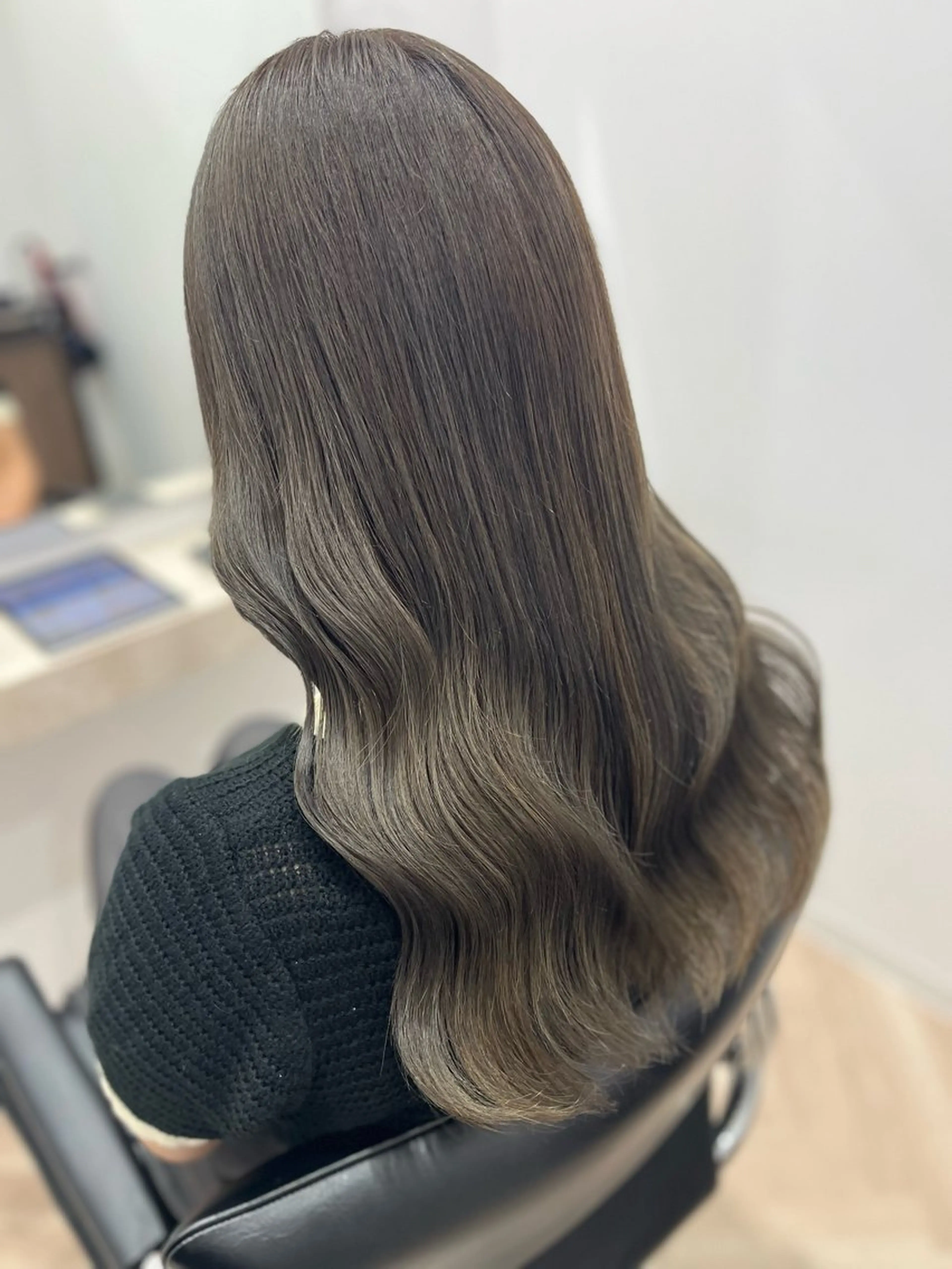 ロング カラー グレージュ ミルクティーグレージュ 🫧ぷる艶カラー🫧 Yuubi🦩のヘアスタイル