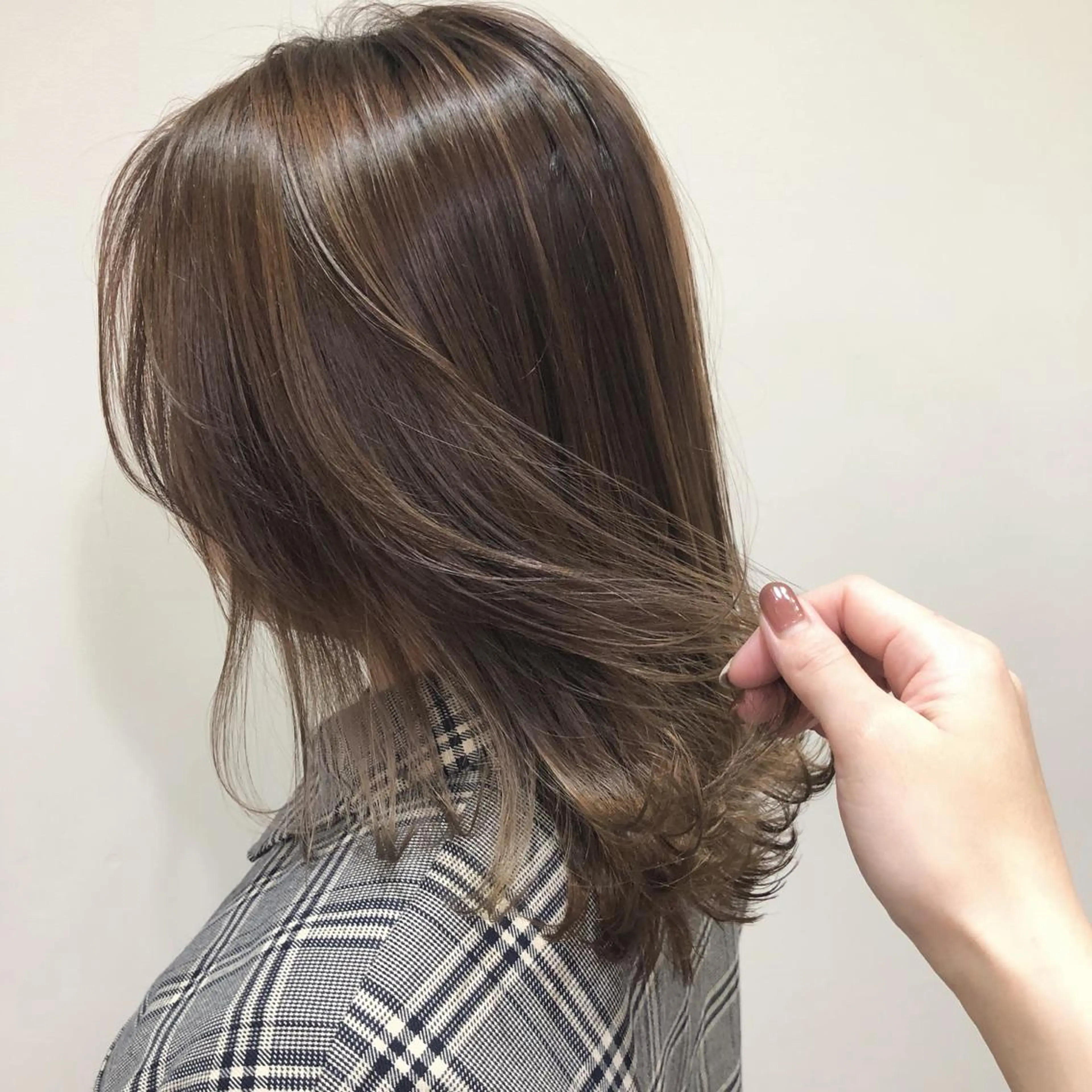 ミディアム カット ヘアカラー トリートメント ＨＩ ROのヘアスタイル