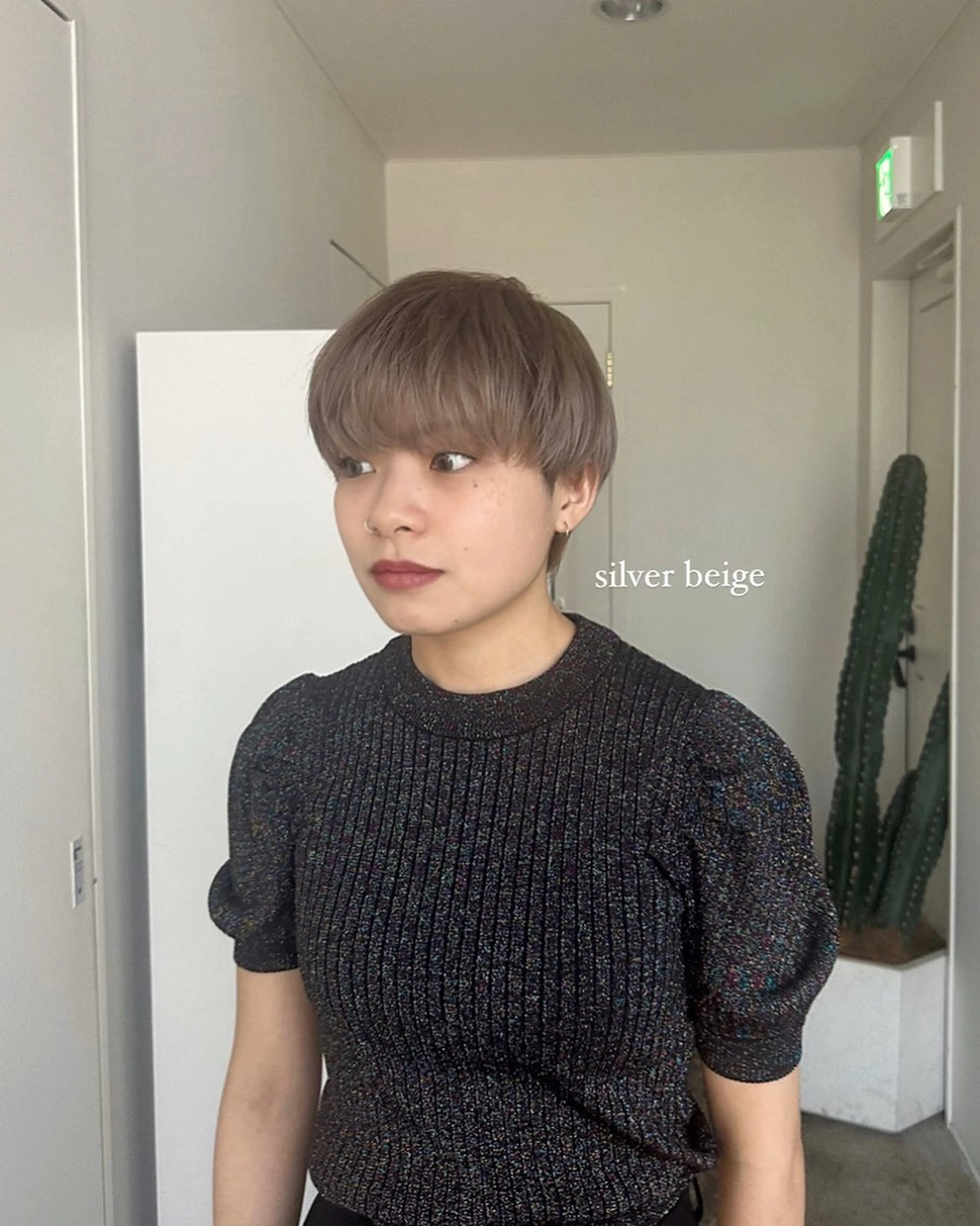 ショート カラー ブリーチ カット ヘアカラー トリートメント 透明感カラー/顔周り レイヤー/髪質改善のヘアスタイル