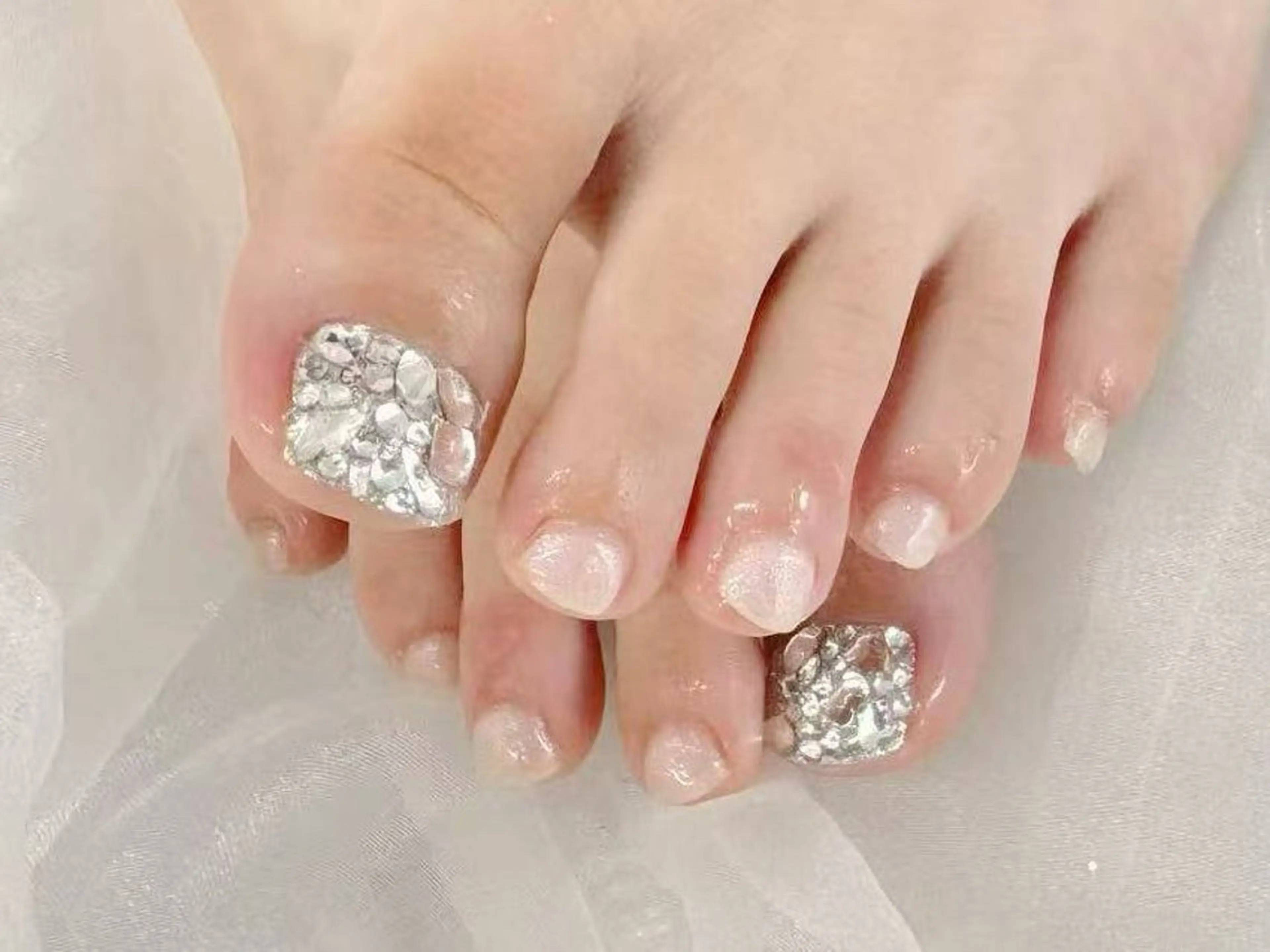 新人スタッフ★フット2本埋め尽くしネイルの写真