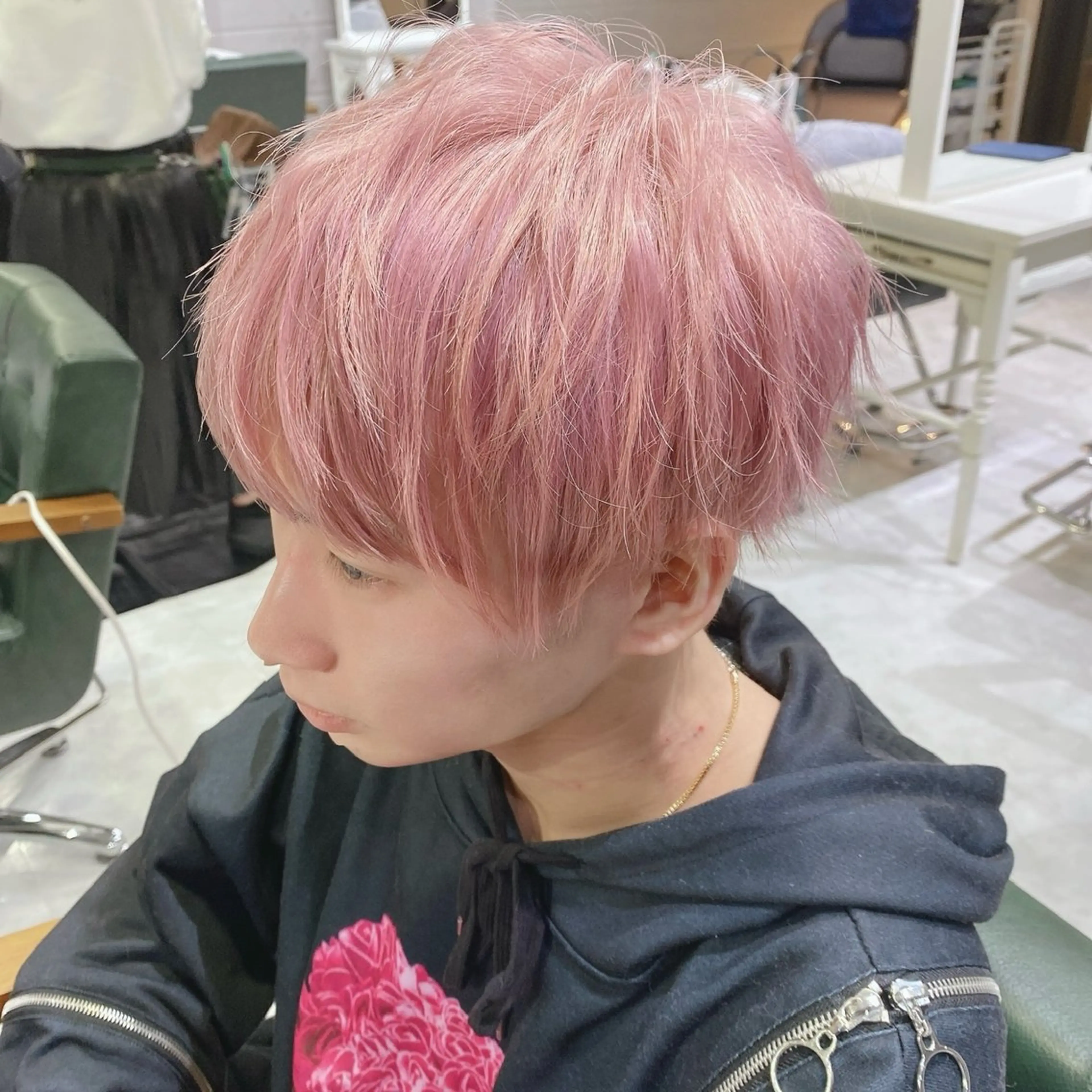 ショート カラー ブリーチ デザインカラー ハイトーンカラー ピンクカラー ヘアカラー トリートメント DAYS Men’sのヘアスタイル