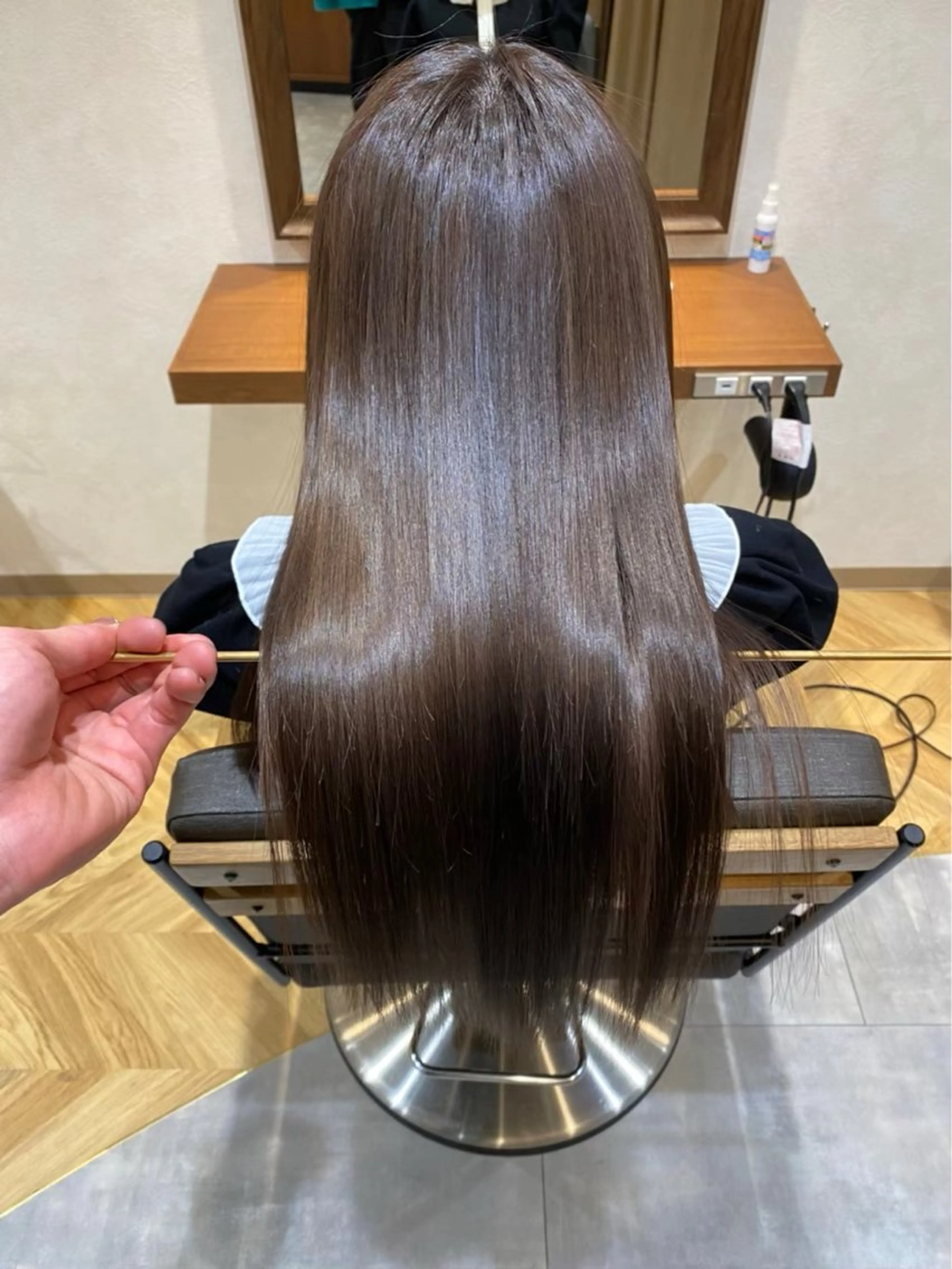 ロング 縮毛矯正 あいり／艶髪 、透明感カラー🩶のヘアスタイル