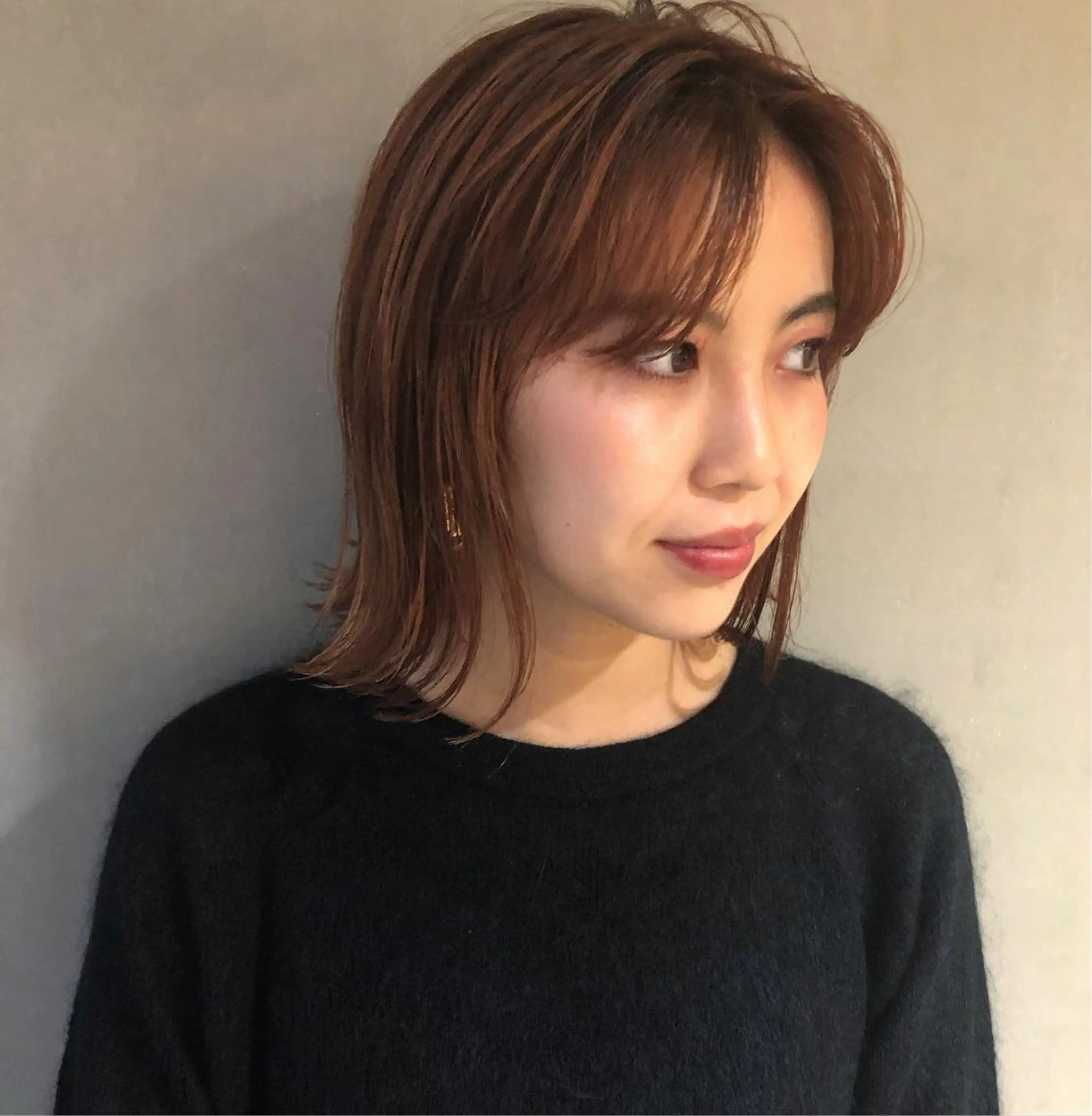 ミディアム カラー ブリーチ ブラウンカラー ブリーチなしカラー オレンジ オレンジブラウン ヘアカラー トリートメント ウルフレイヤーカット /チヒロのヘアスタイル