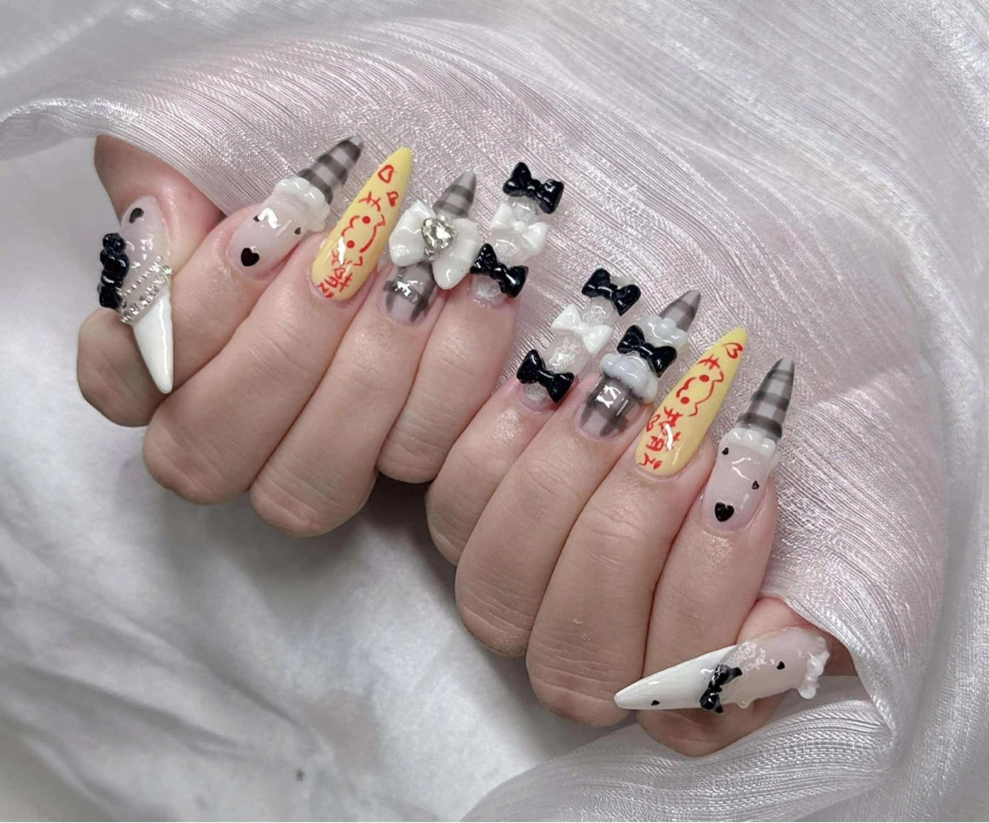 ネイル 長さ出し グラデーション 卒業式 キラキラネイル マグネットネイル ハンドネイル Lee Nailsのネイルデザイン