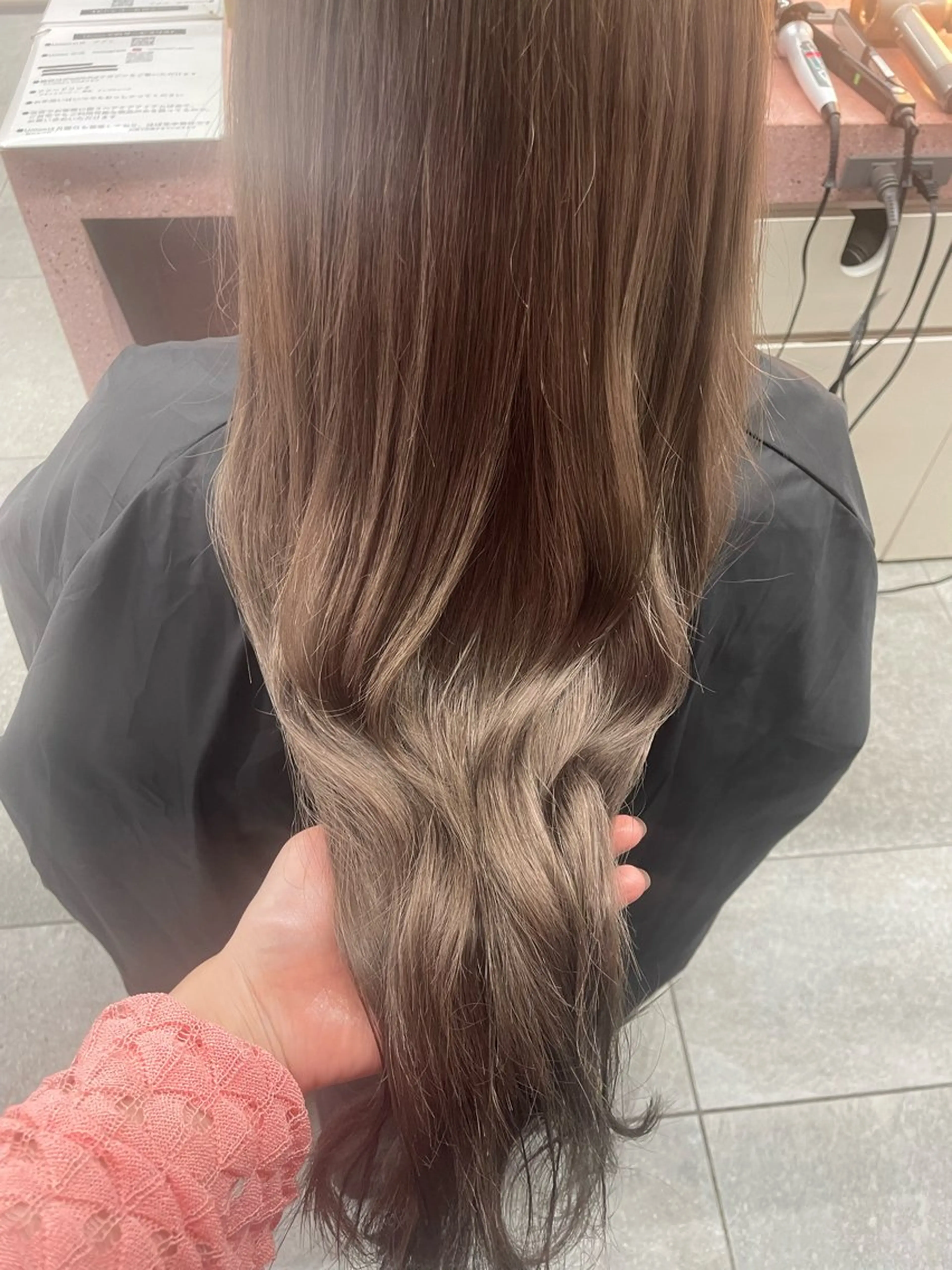 ロング 鈴木瑛里/ブロンド ベージュ/男女のヘアスタイル