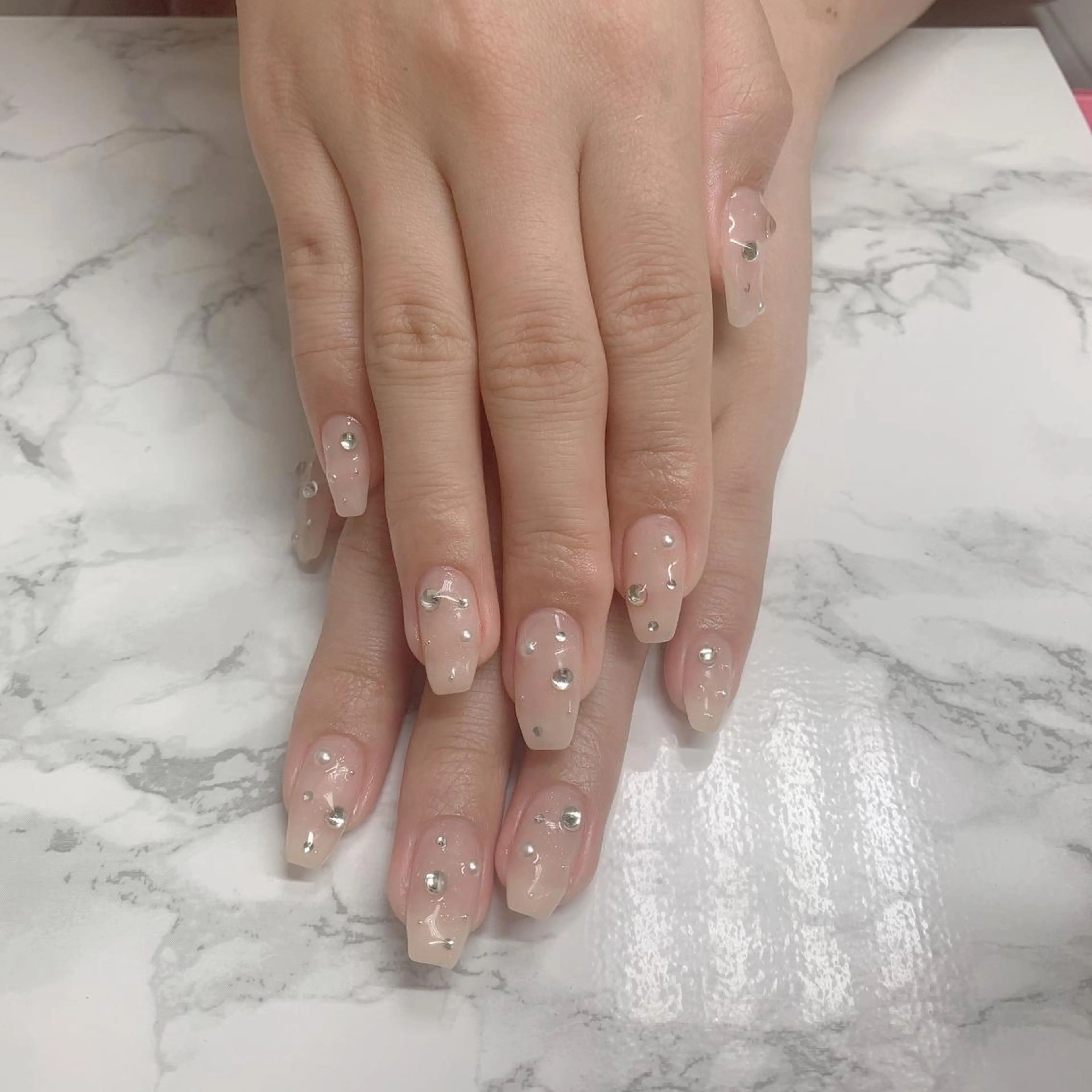 ネイル はな💎ネイル ワンホン、長さ出しのネイルデザイン