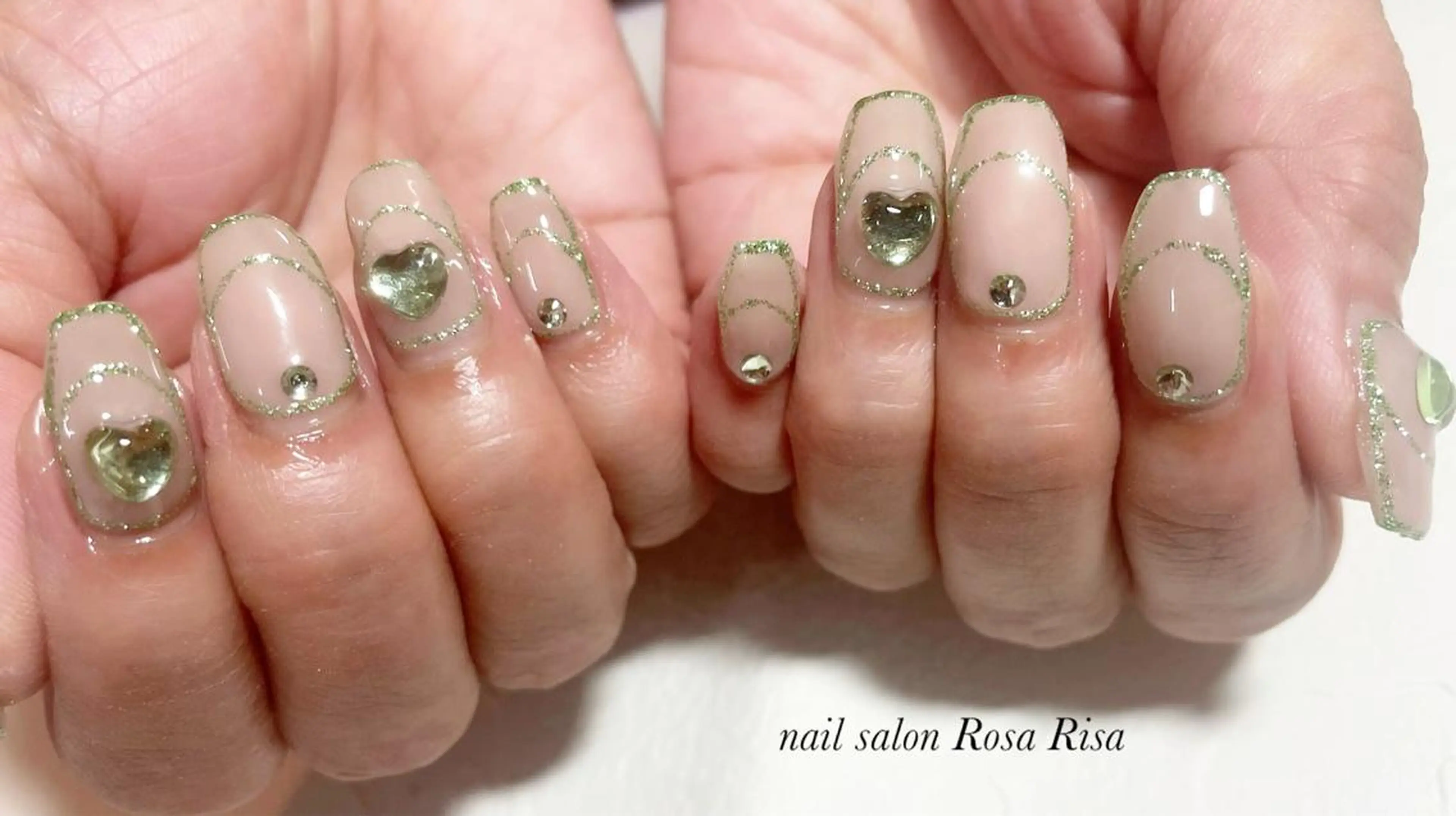 ミディアム キッズ ネイル フレンチネイル ネイルスタジオ シェイクユアハンズのネイルデザイン