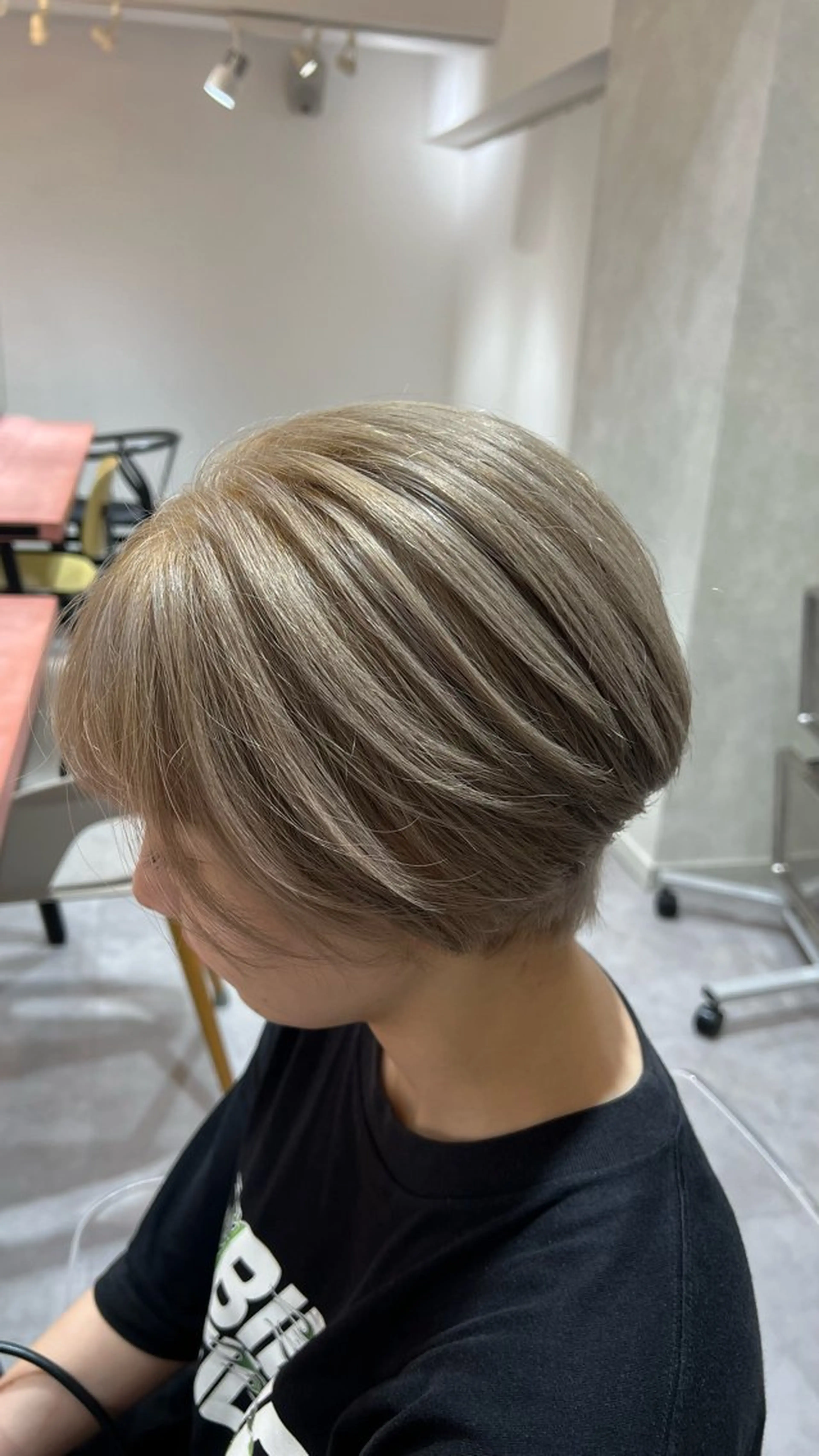 ショート カラー ogura hitomiのヘアスタイル