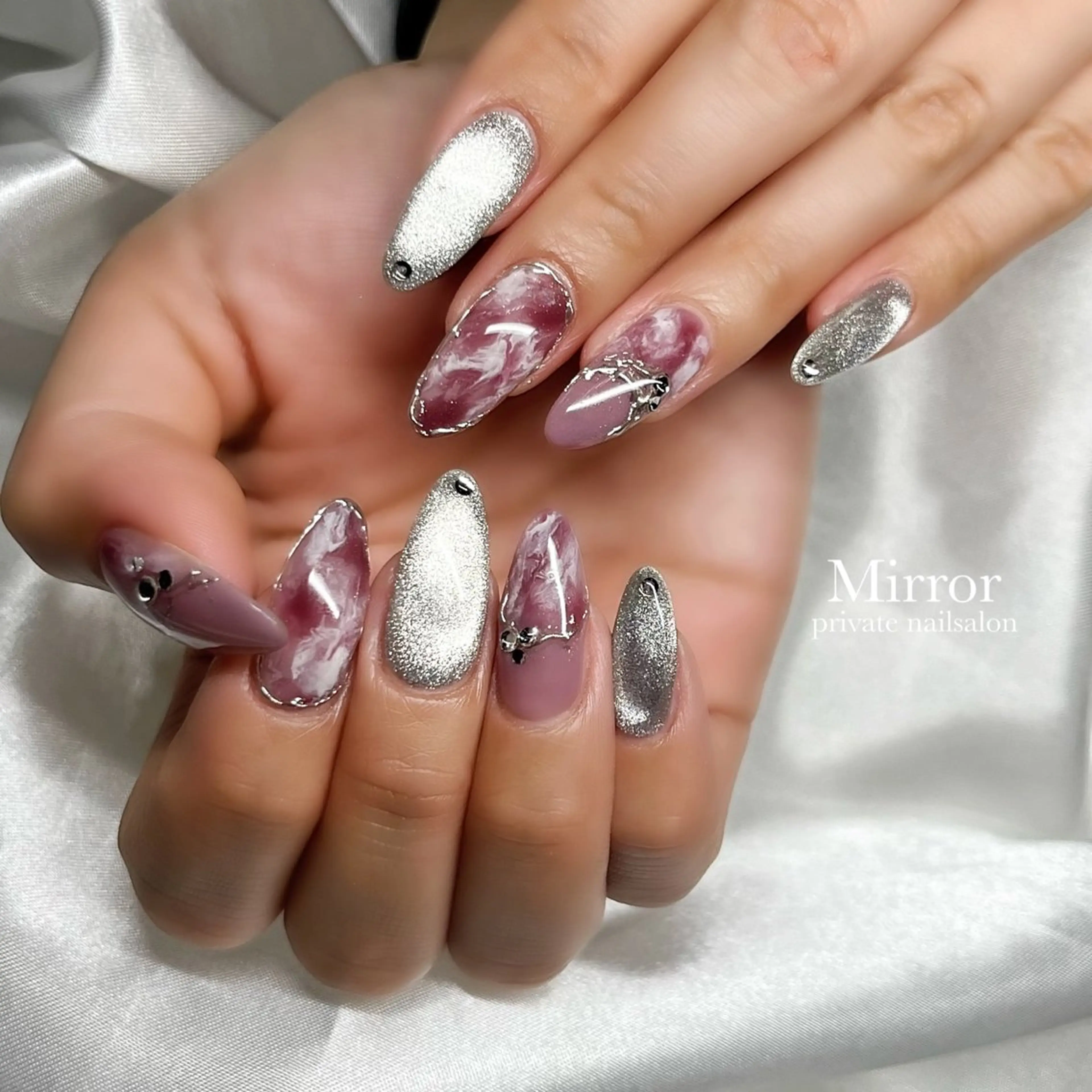 ネイル nailsalon Mirrorのネイルデザイン