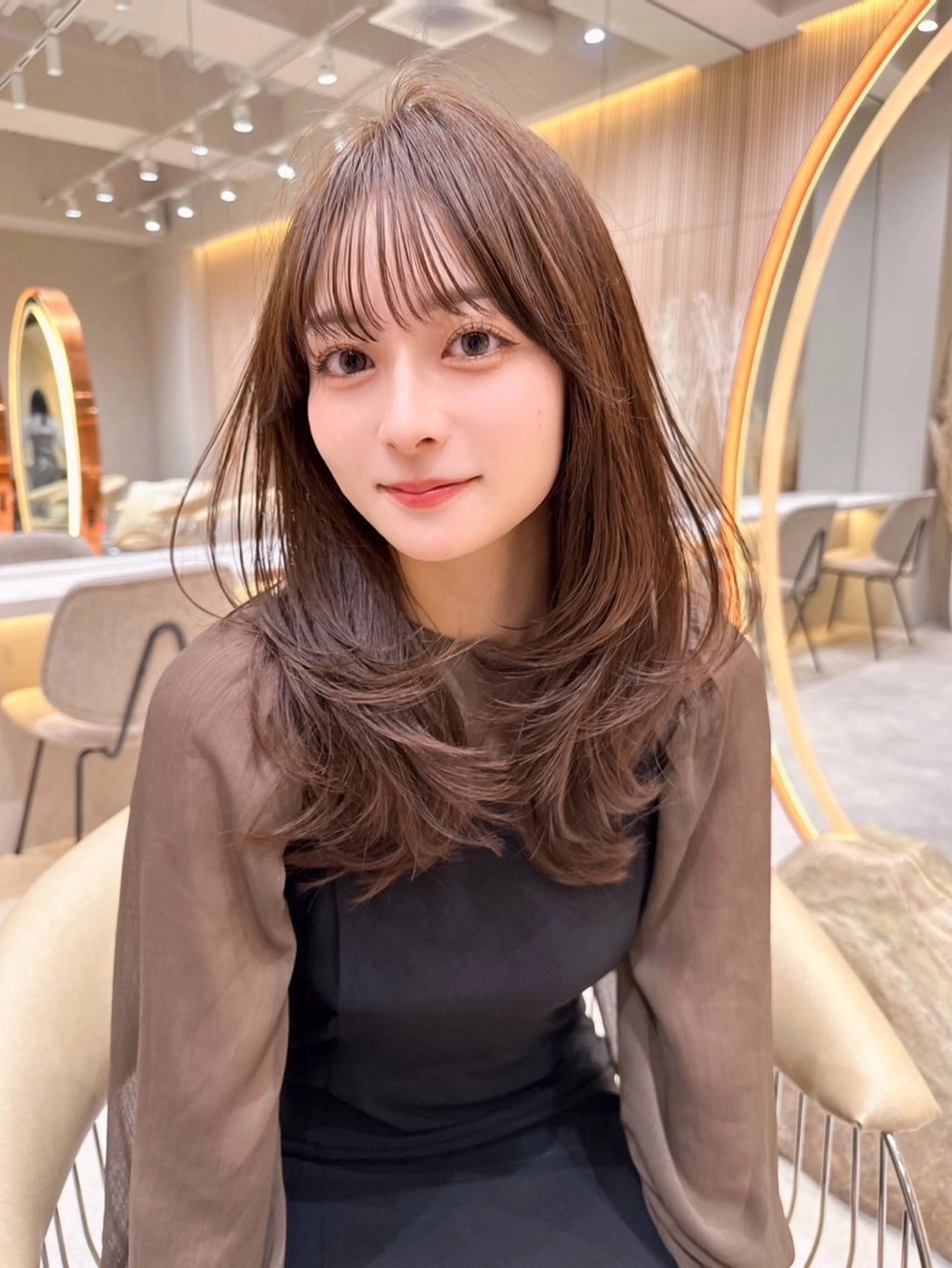 セミロング 前川薫子🌙艶カラー 🩶レイヤーカットのヘアスタイル