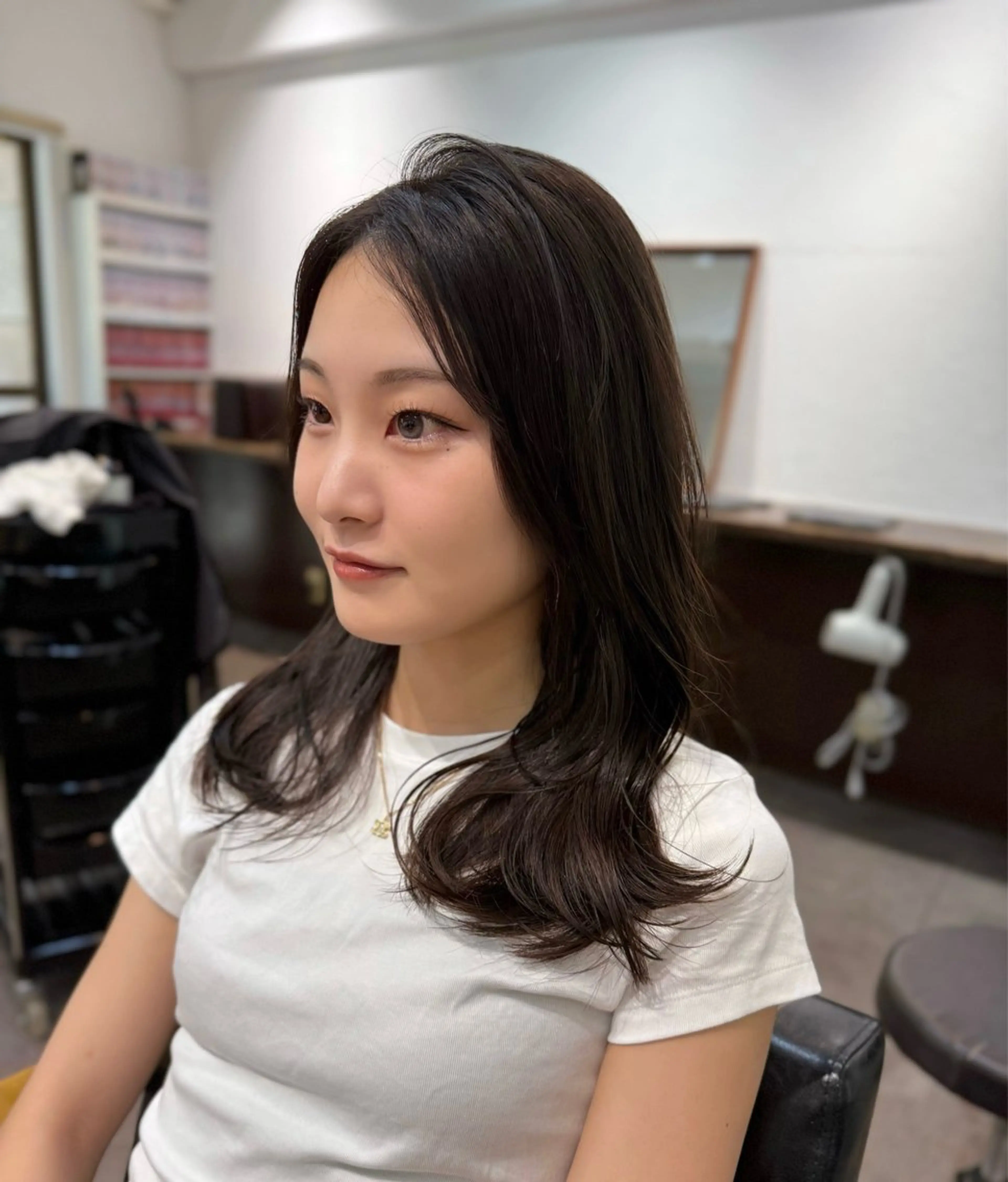 ミディアム レイヤーカット 縮毛矯正 カット 縮毛矯正 トリートメント 尾崎 海璃のヘアスタイル