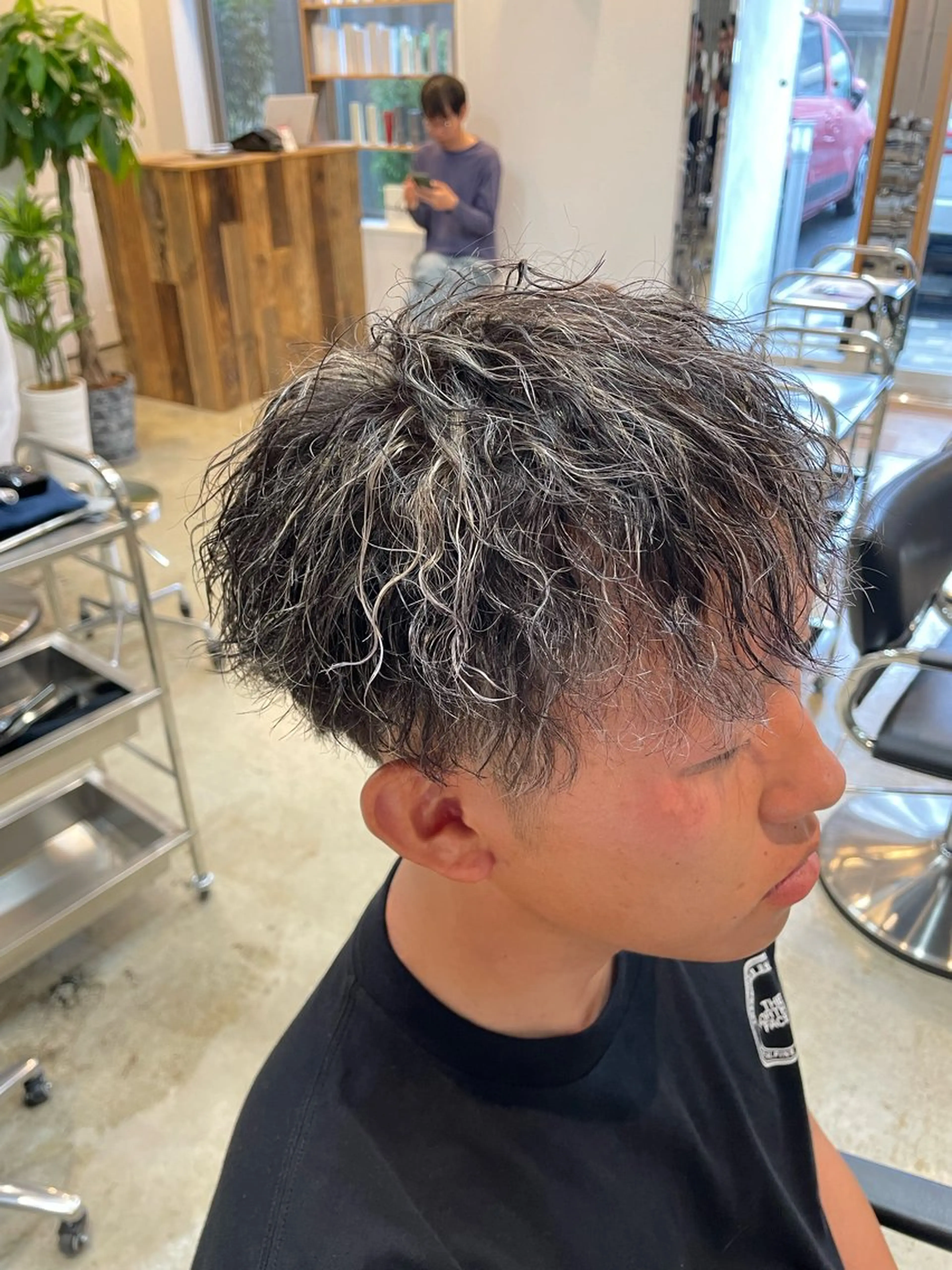 ショート カラー パーマ メンズ メンズメッシュ メッシュ シルバー カット ヘアカラー パーマ 飯泉/メンズカラー ツイスパ/メッシュのヘアスタイル