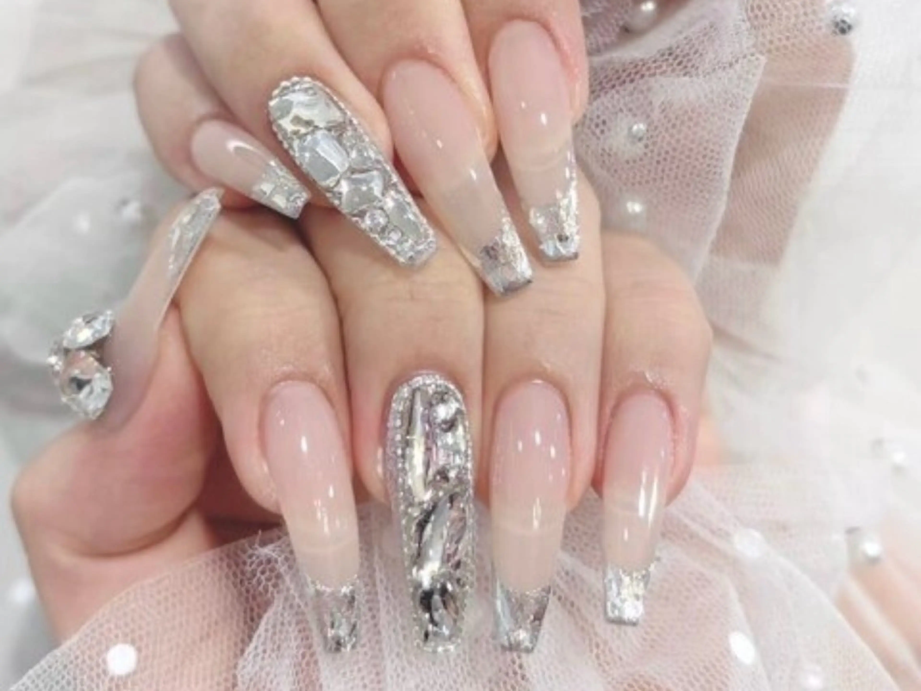 メンズ ネイル アートネイル フレンチネイル ジェルネイル キラキラネイル パラジェル ハンドネイル Bloom スカルプ専門店のネイルデザイン