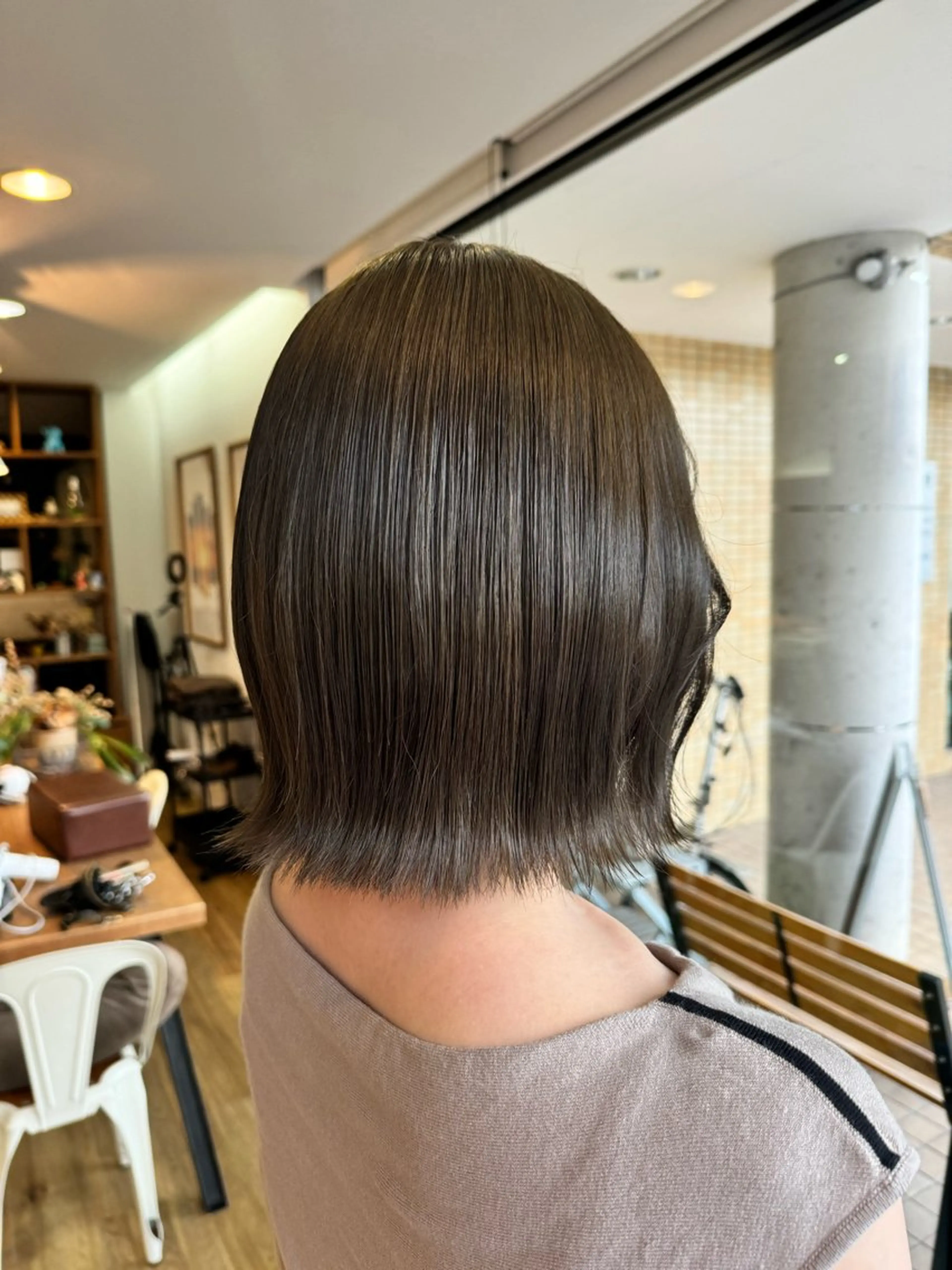 ミディアム カラー ベージュカラー オリーブベージュ ヘアカラー トリートメント ツキダテ ユイのヘアスタイル